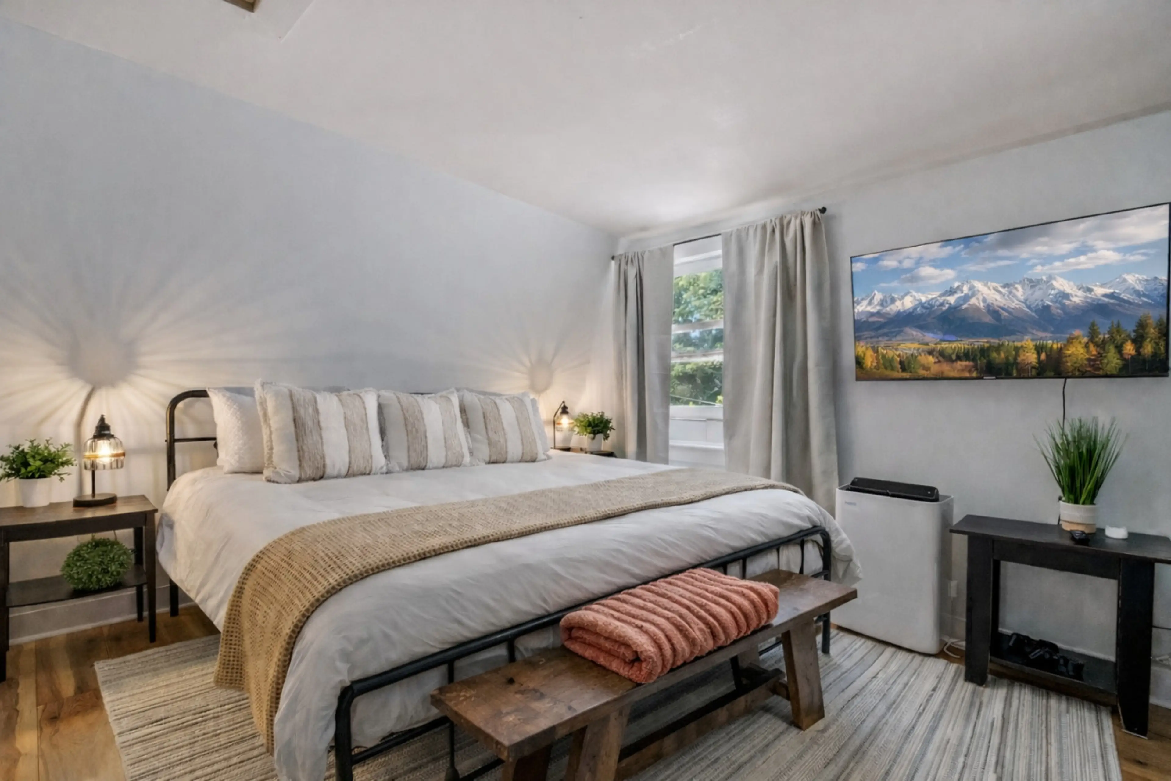 King bed with mountain and golf course-inspired décor