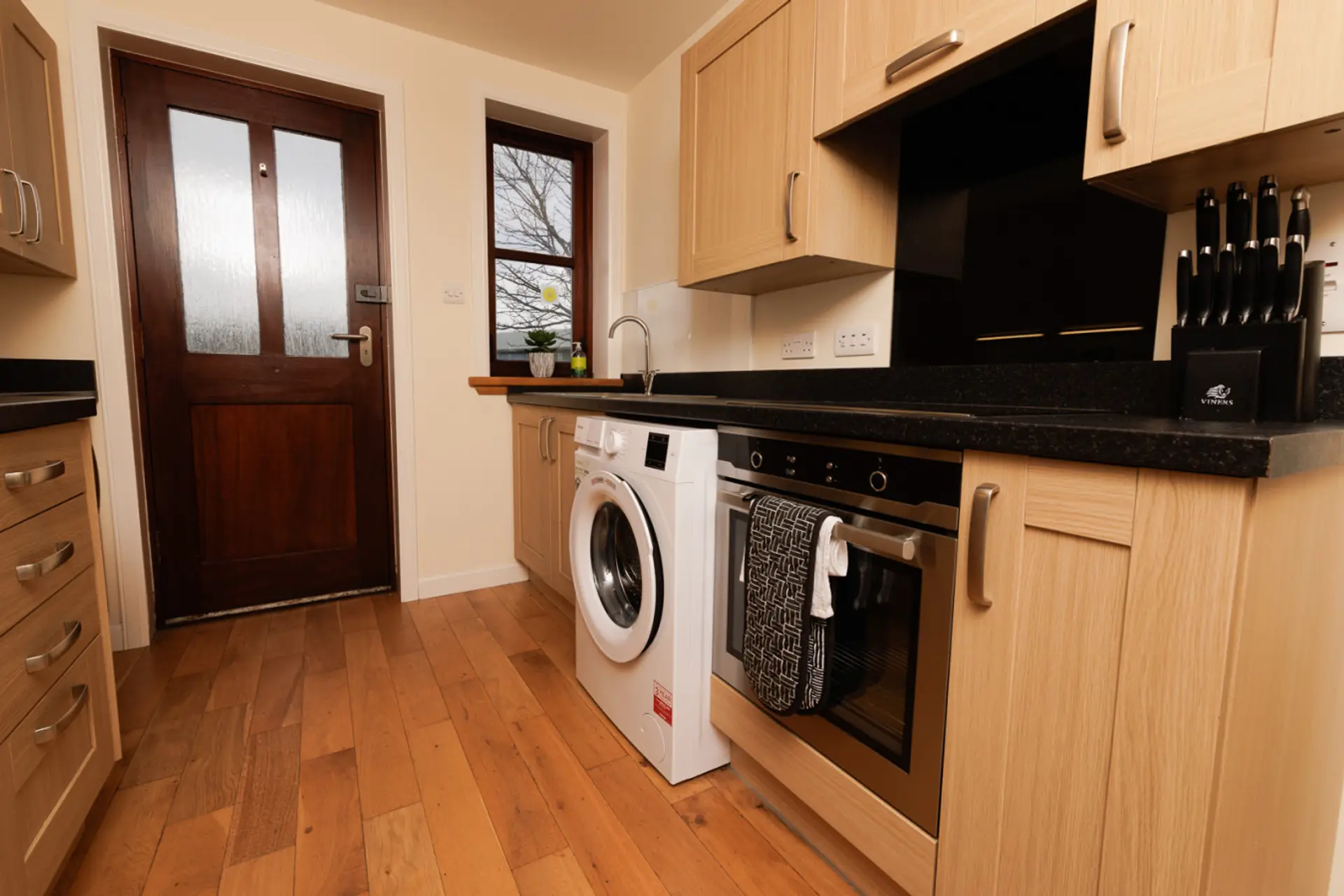 Well-equipped kitchen with washing machine
