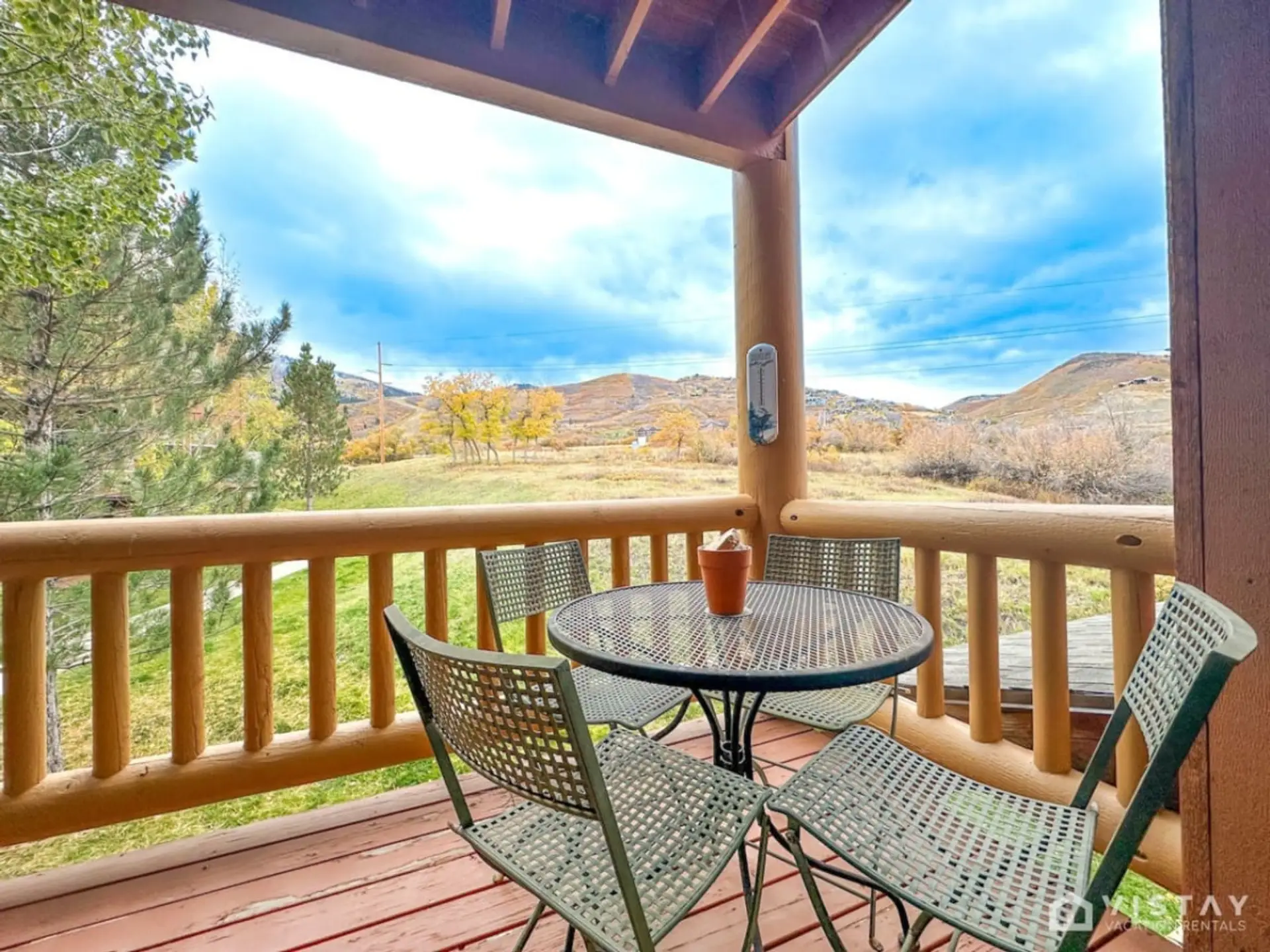 Whether you’re grilling your favorite dishes or simply lounging and enjoying the vibrant summer atmosphere, this outdoor area provides a delightful setting for making the most of the season.