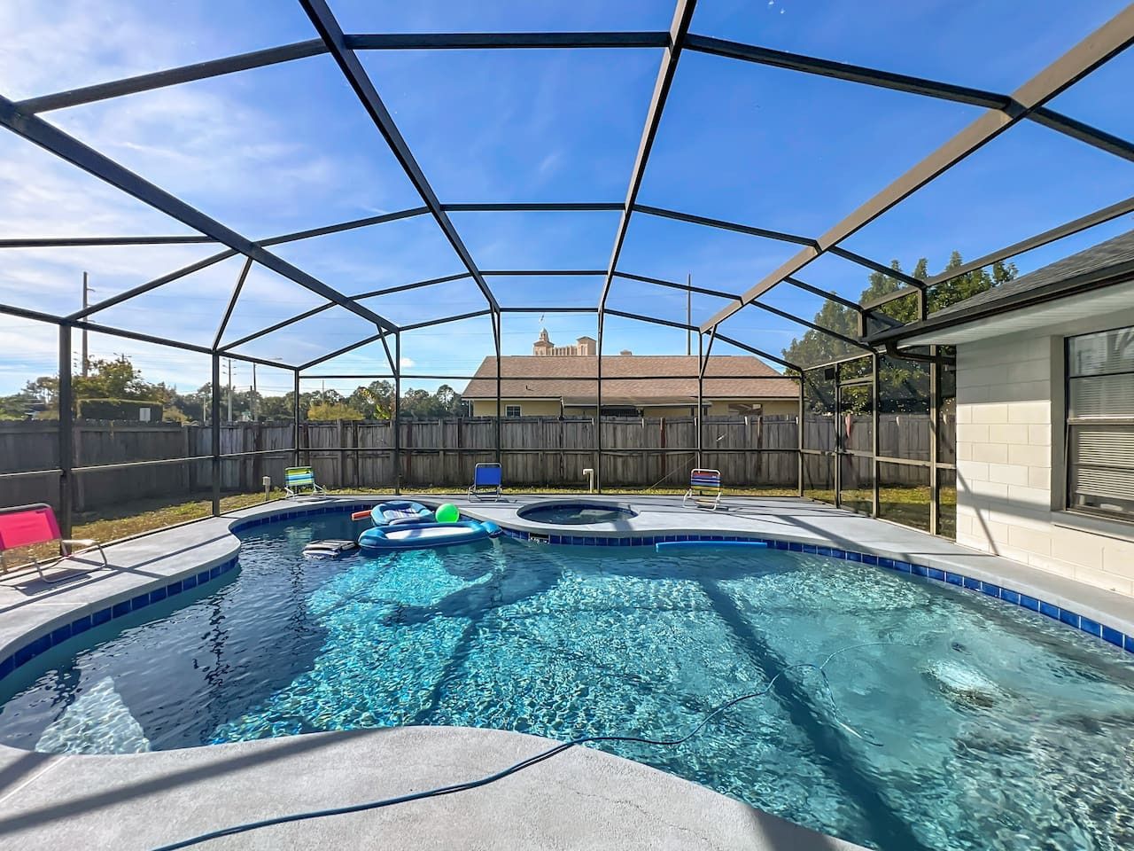 Heated pool & spa, 13 mins to Disney — booked on palmhosts.com