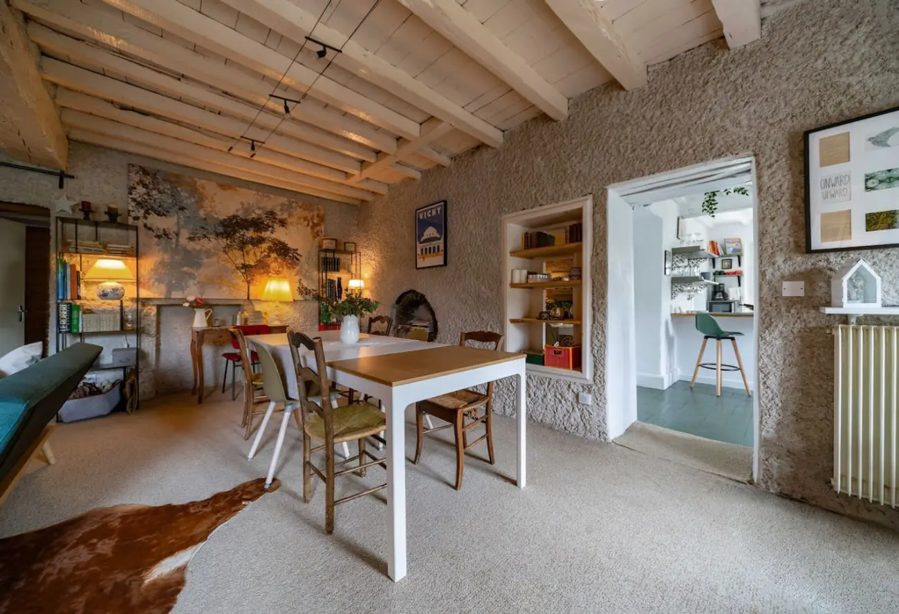 Grande Maison Creuzier, gîte à Creuzier-le-Neuf