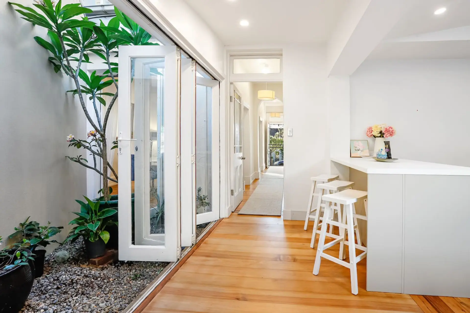 Open the doors and let the fresh air flow through this relaxed living area overlooking the garden.