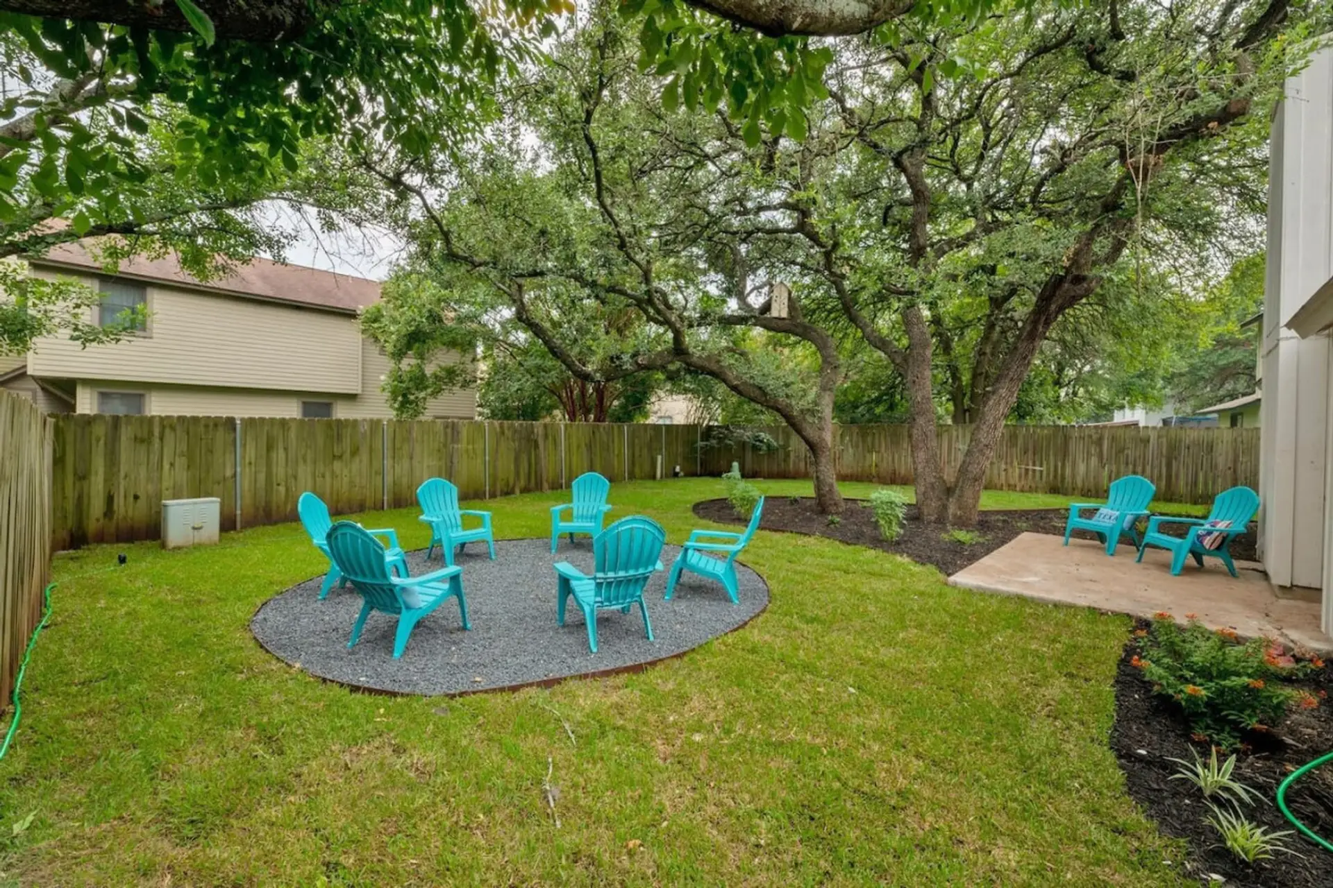 Relax under Texas skies in a private backyard near Apple Campus Austin.