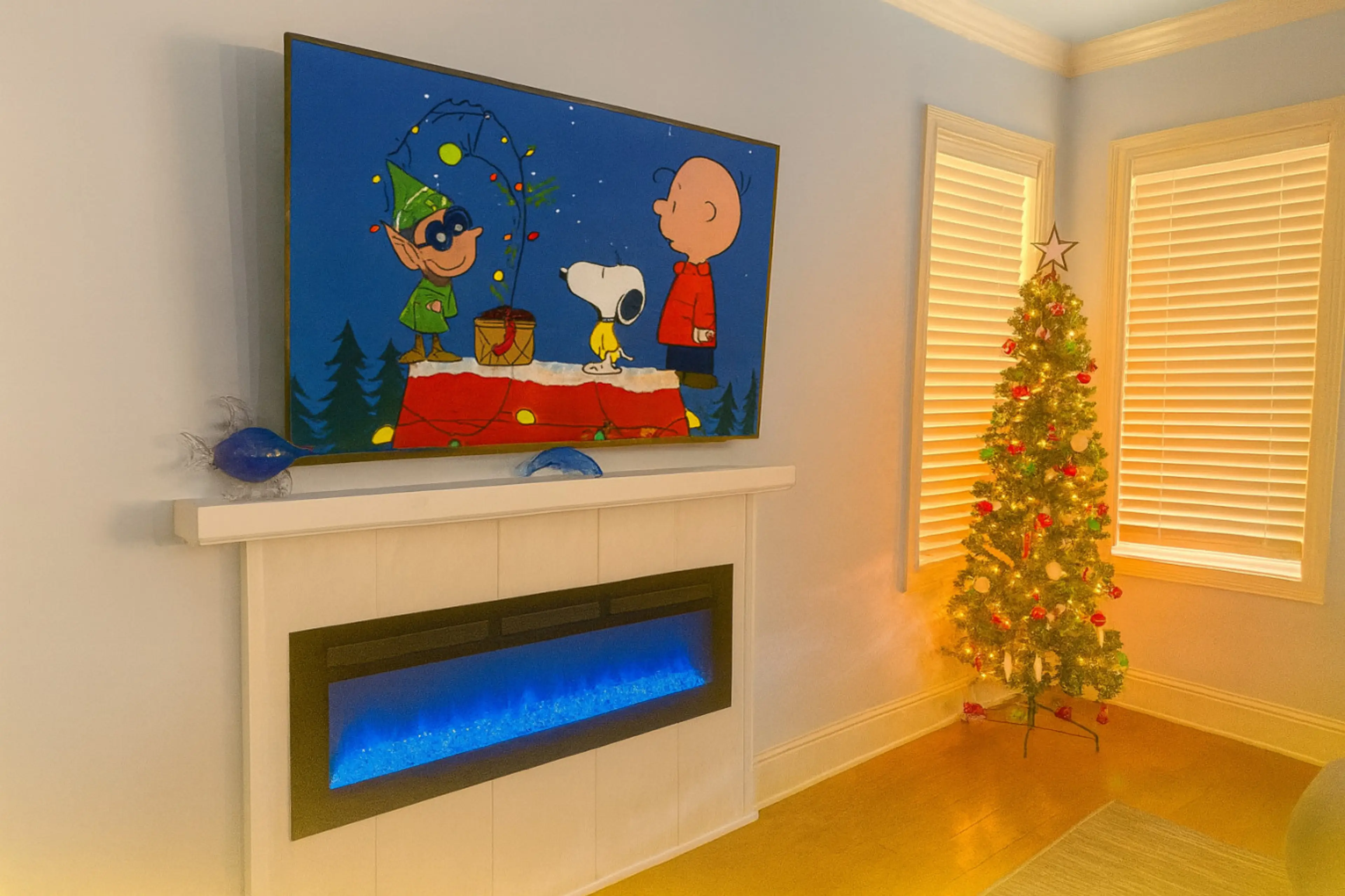 Gather around the tree!