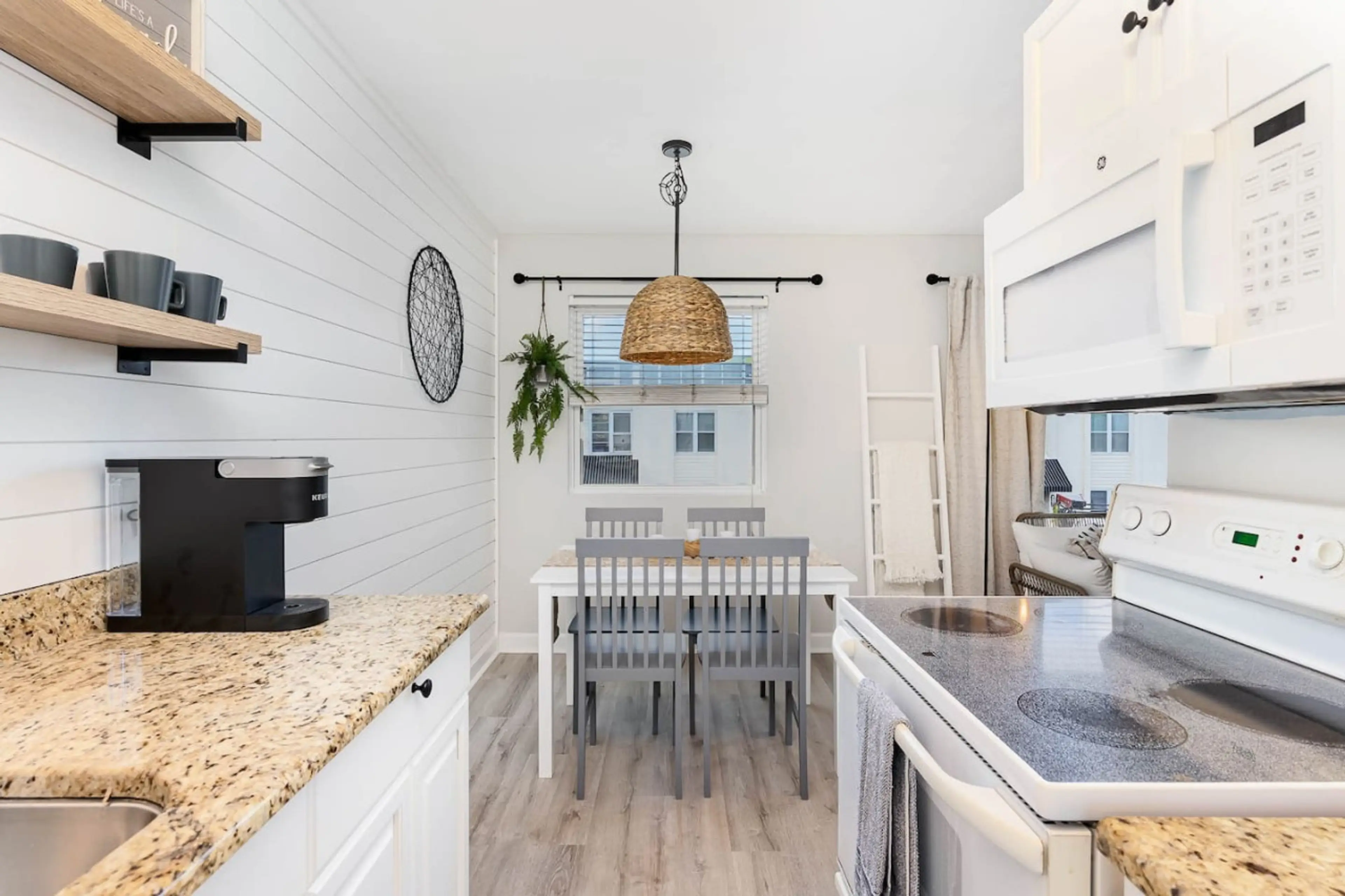 Catch the sea breeze while you cook up breakfast for the fam!