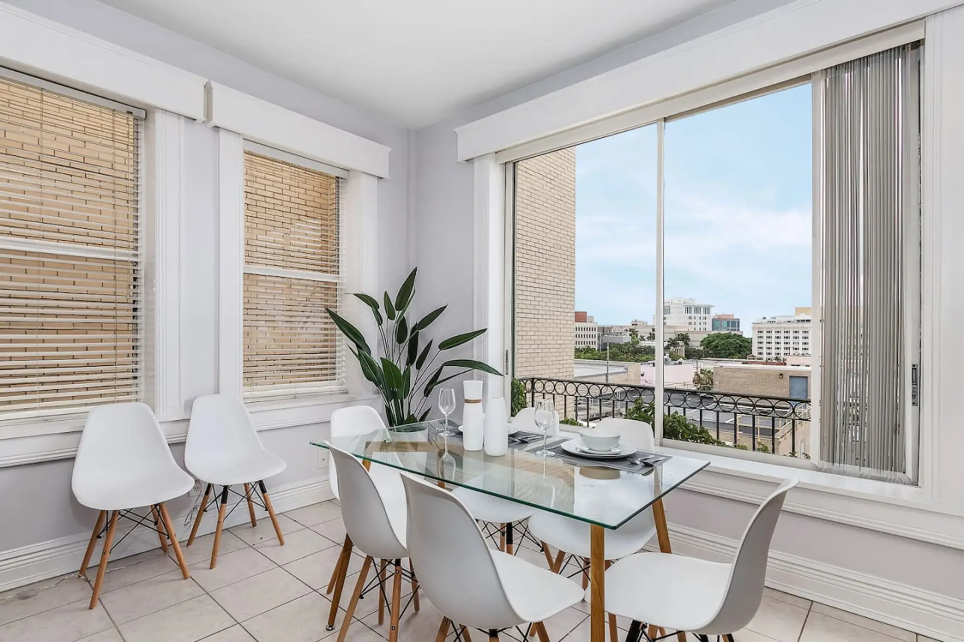 A view from your dining table - sixth floor heights
