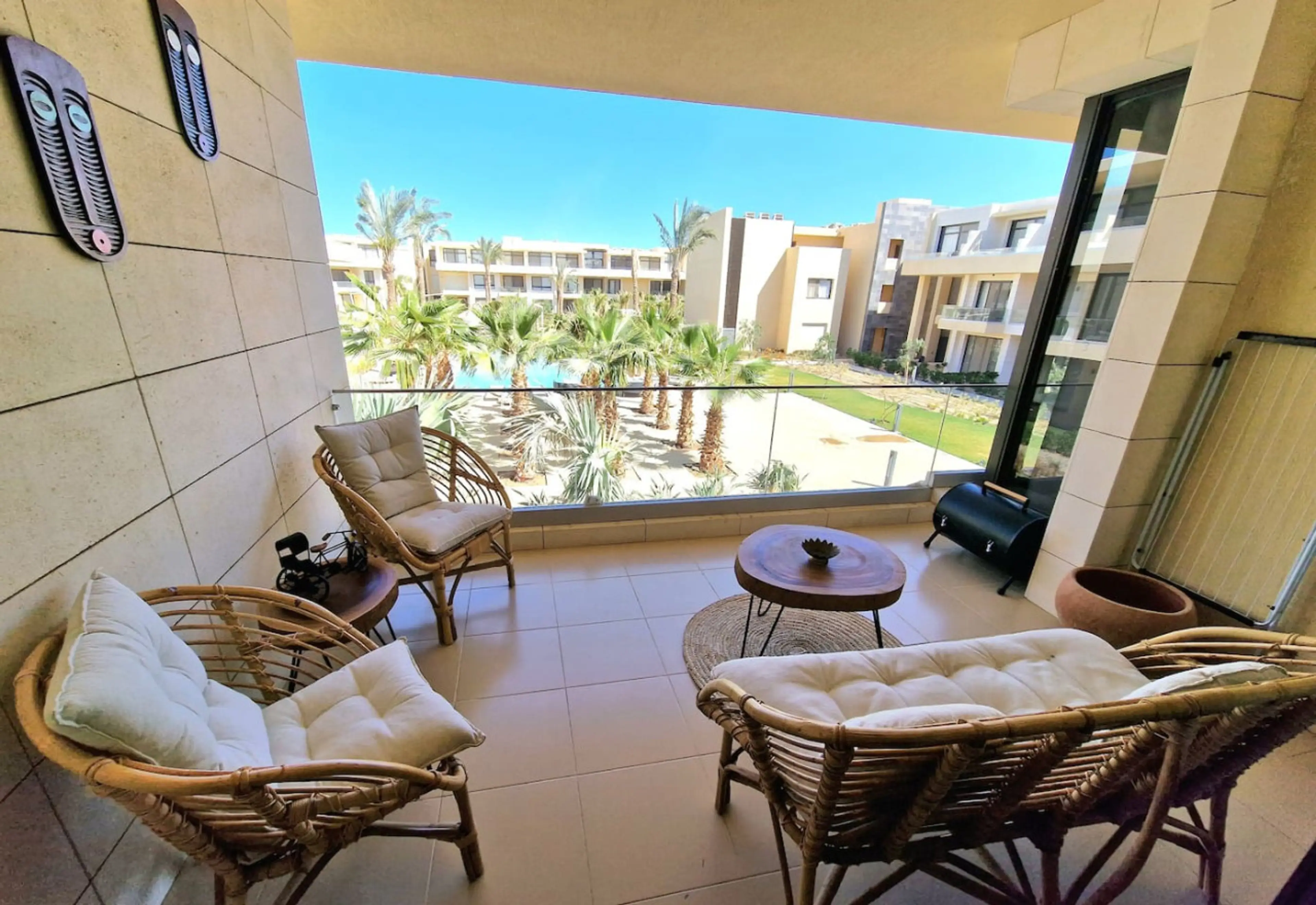 Spacious balcony with BBQ