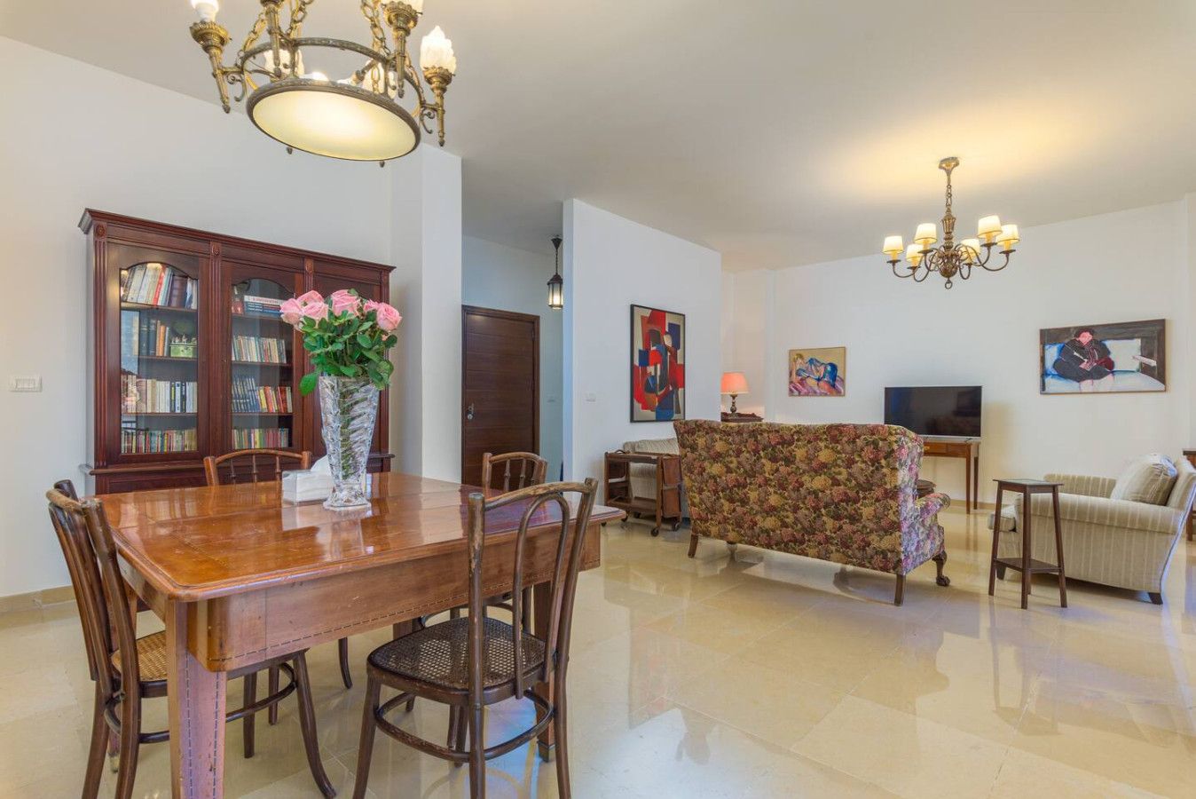 Golden Getaway, 3BR apartment in Achrafieh, Beirut, operated by Cheez Hospitality