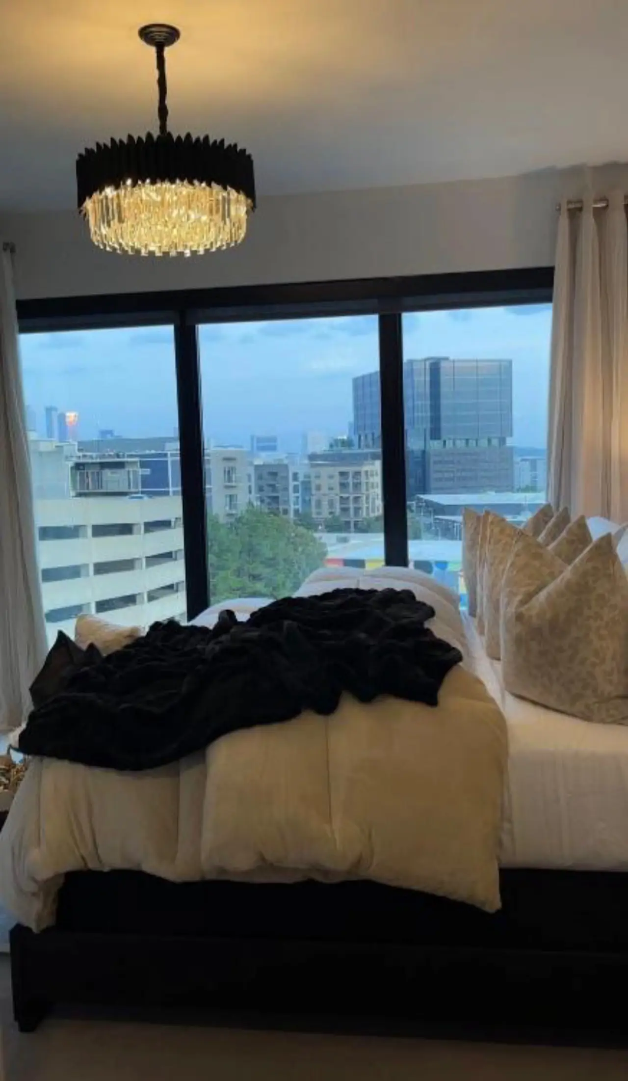 
							Midtown Atlanta Luxury Suite - Image 18									