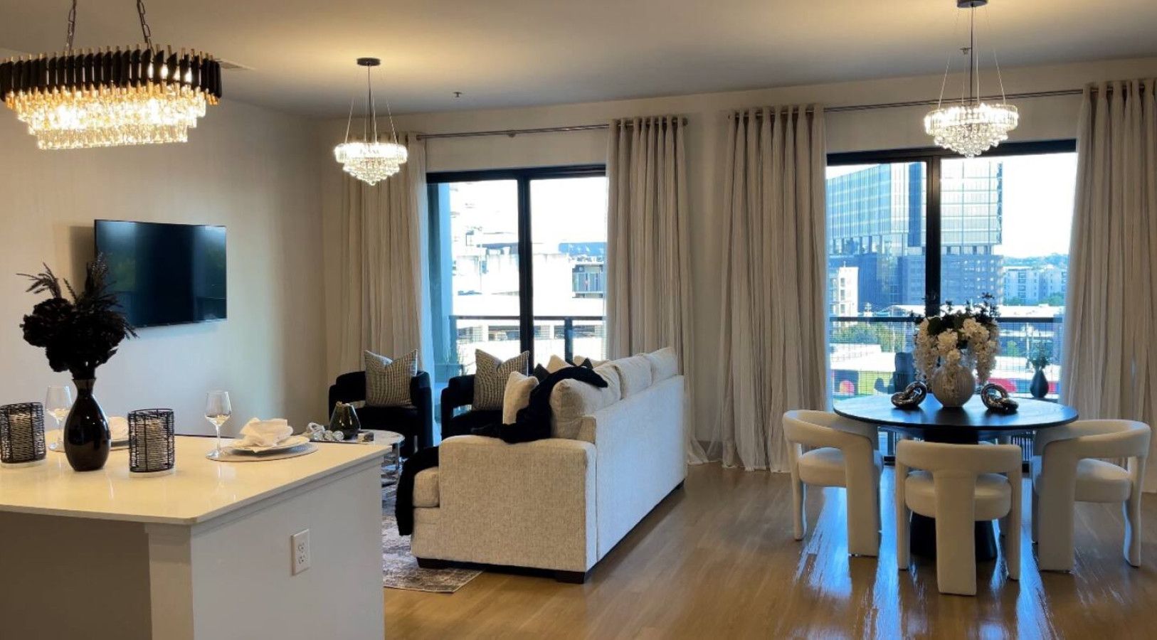 Midtown Atlanta Luxury Suite - Image 2