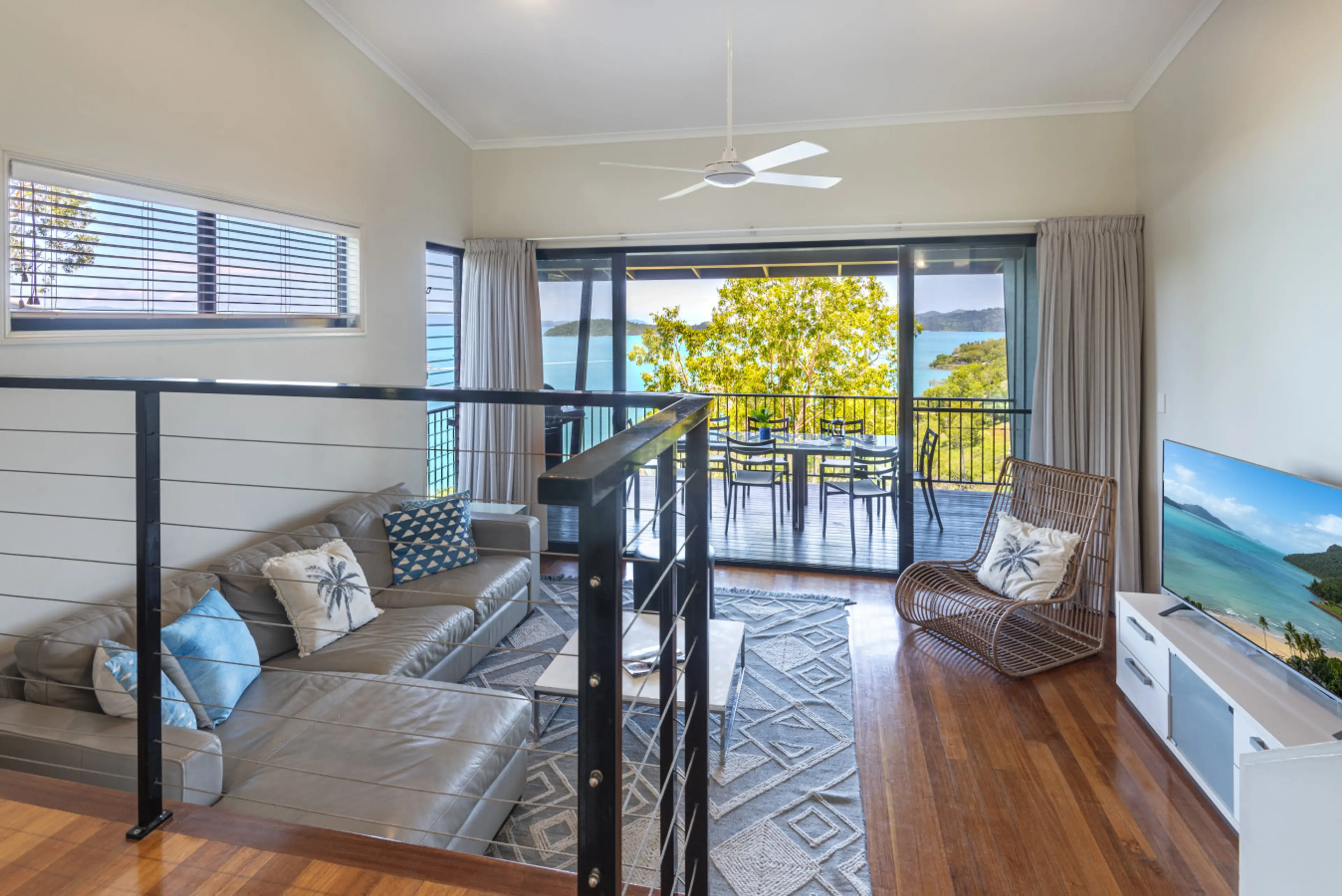 Panorama 5 - Lounge view