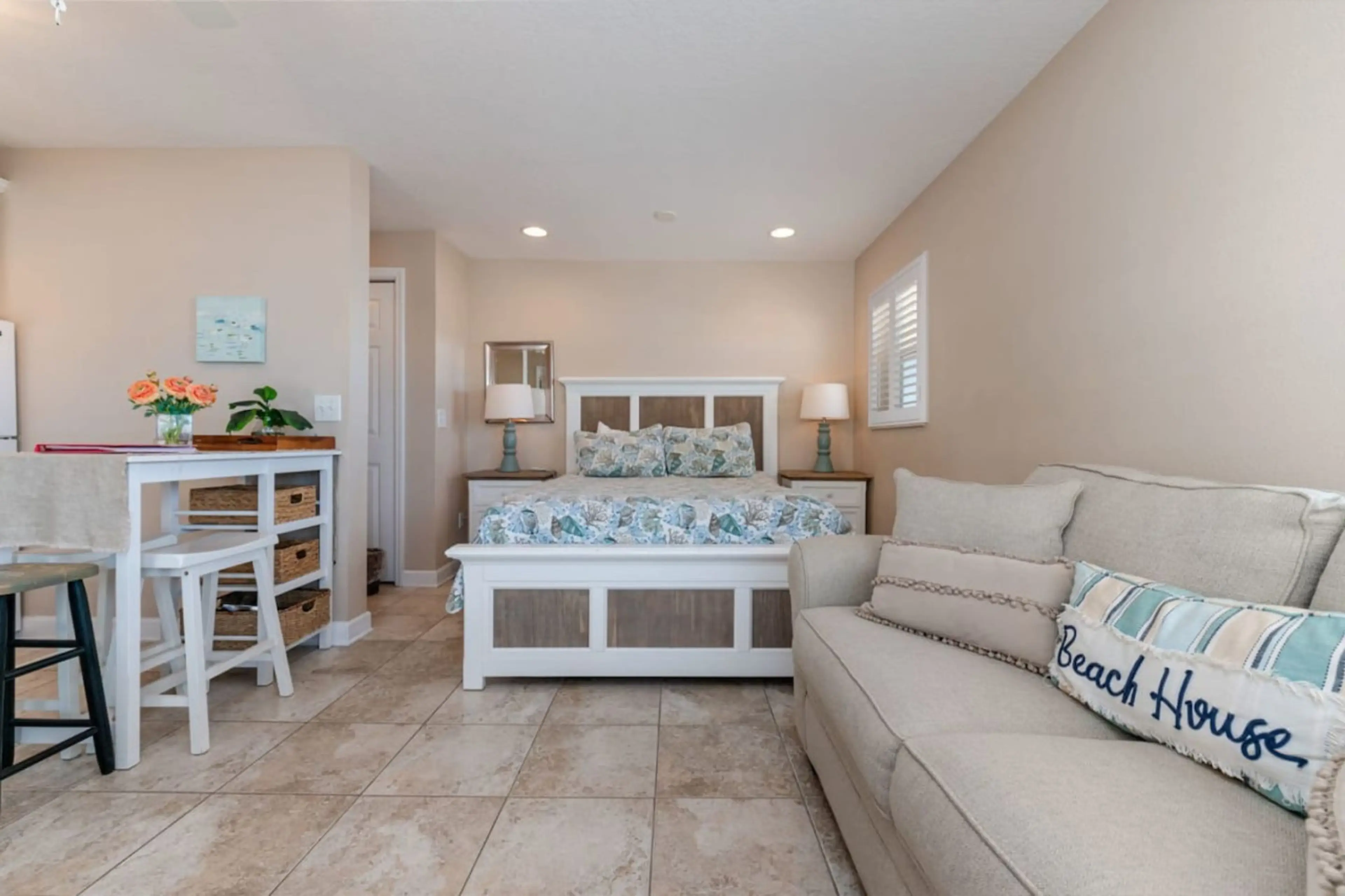 Living/Sleeping Area