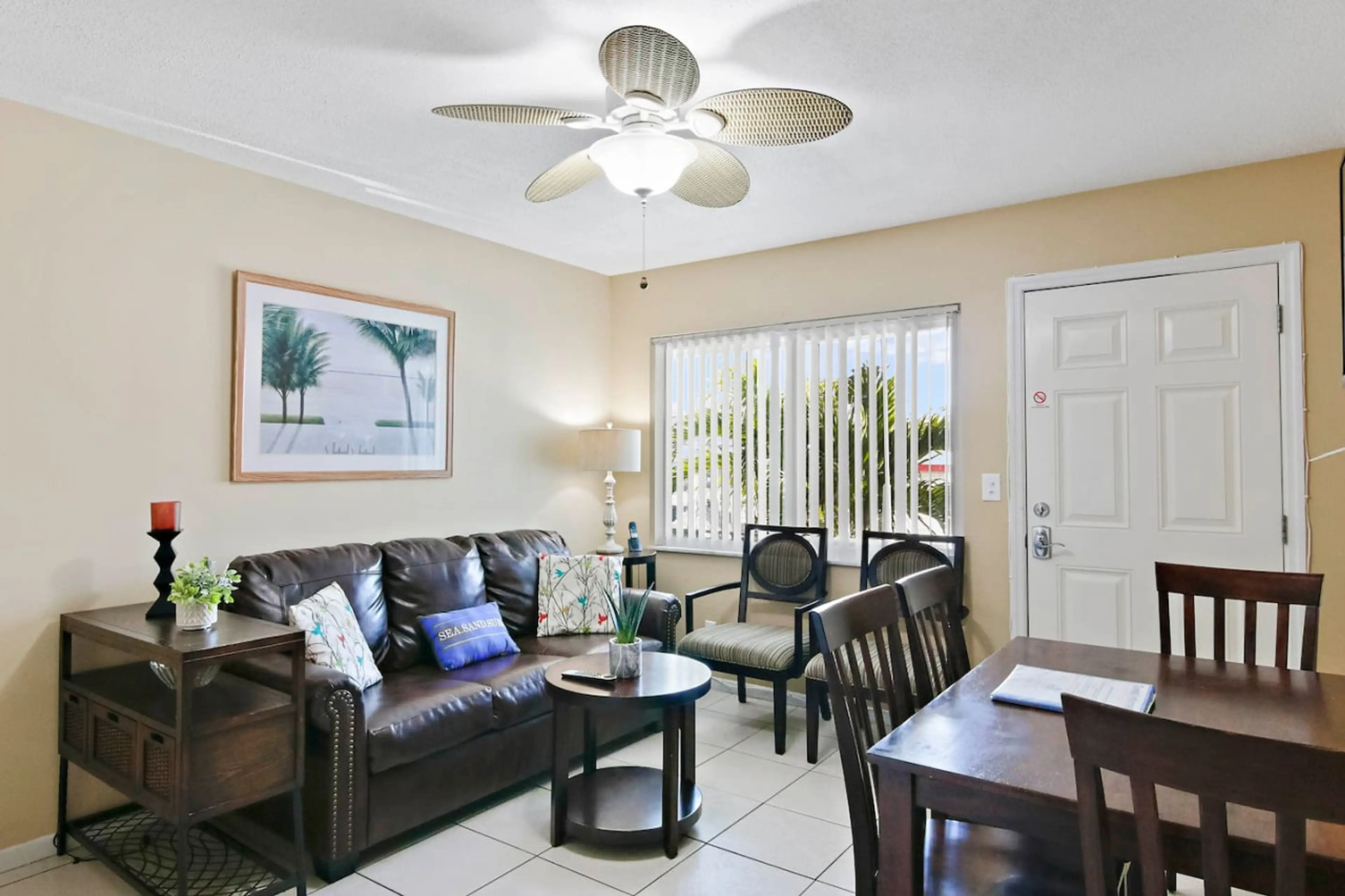 Living Area/ Dining Area