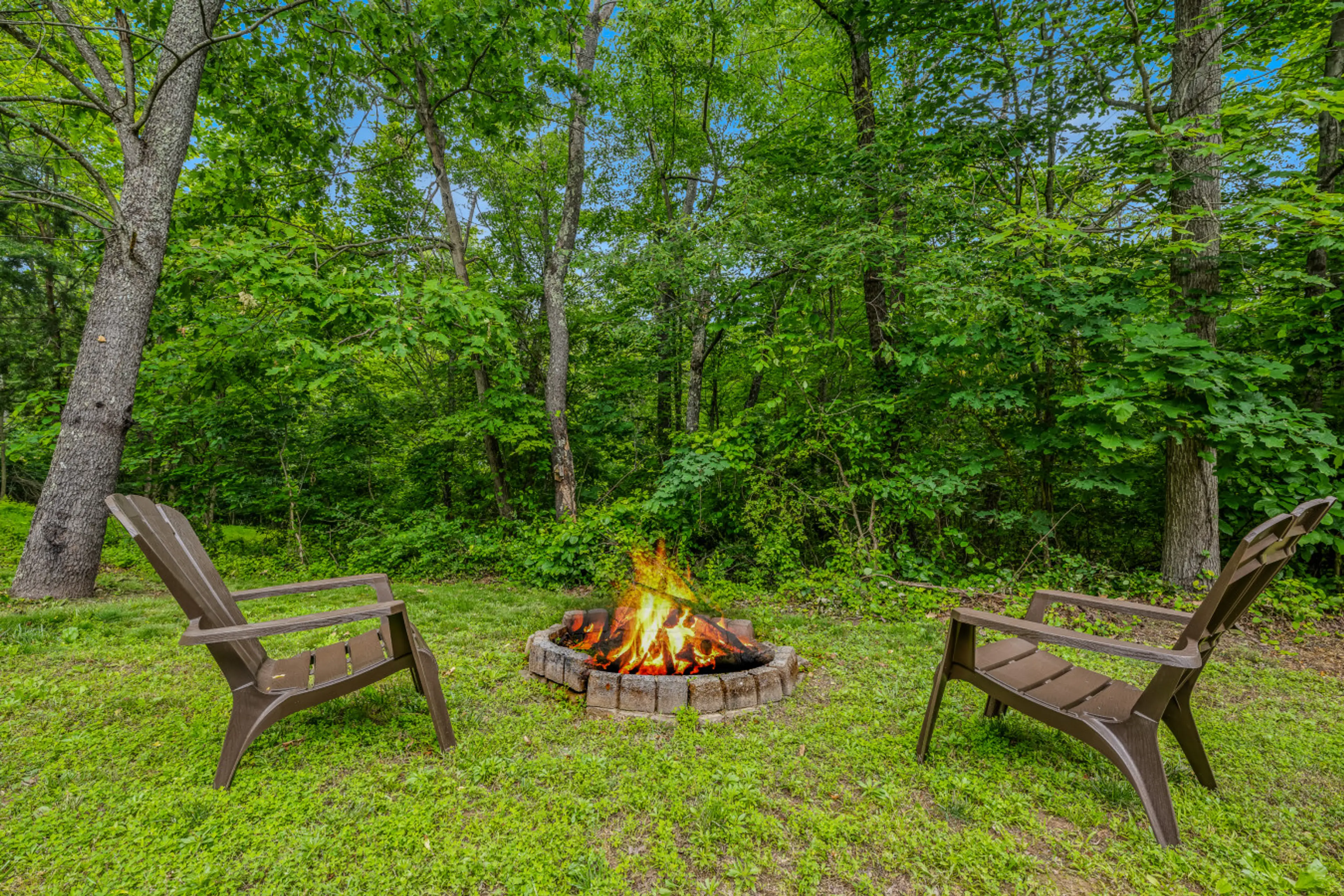 Outdoor fire pit, bring your marshmallows!