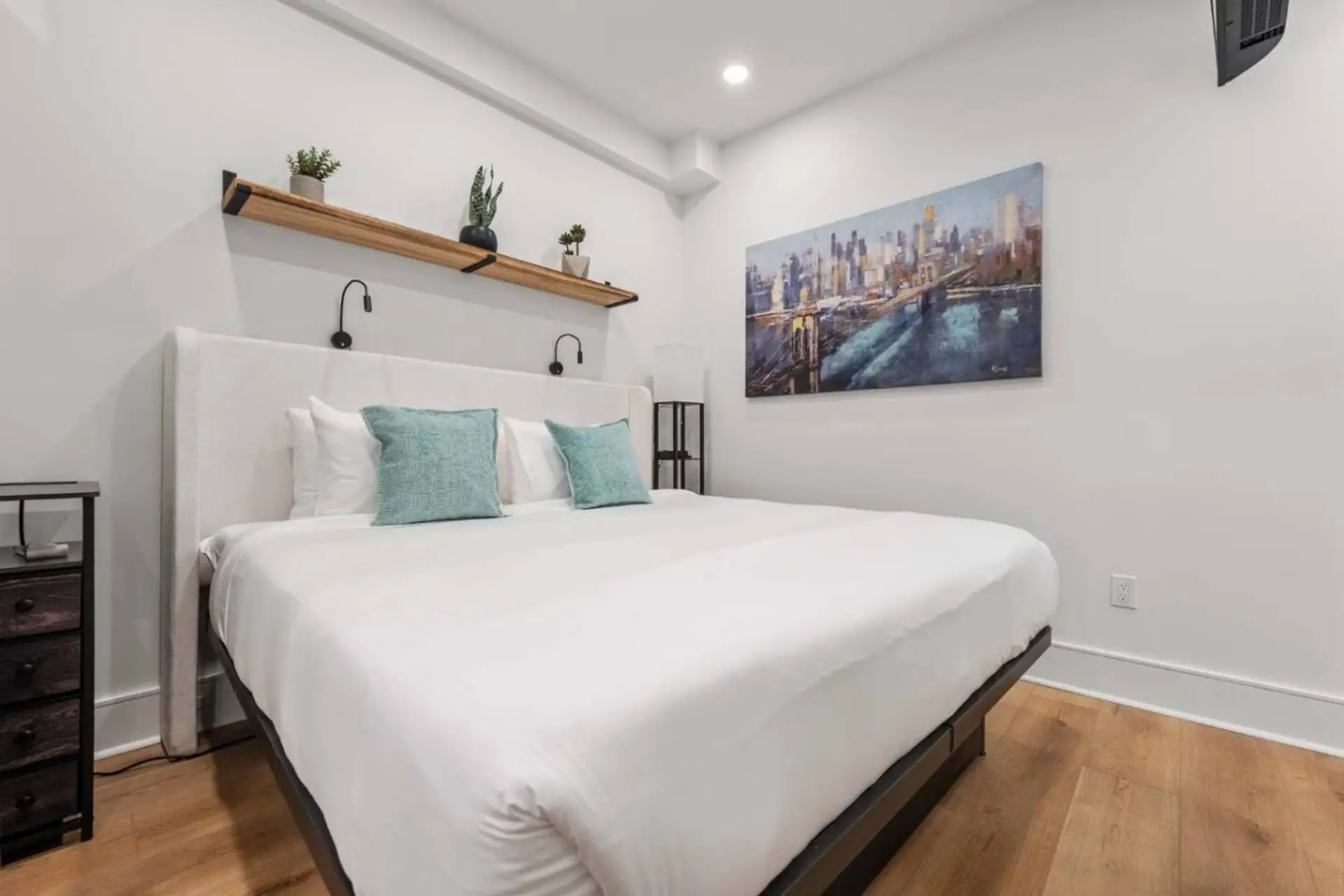 King size bed with all comforts