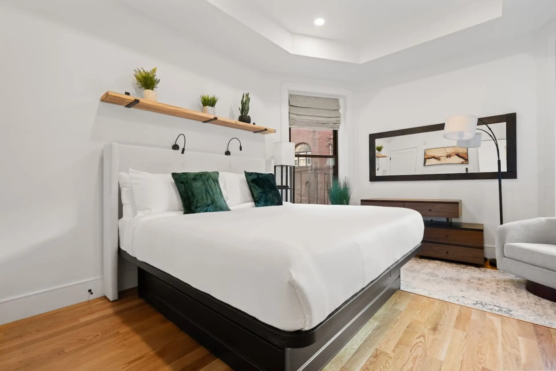 Bedroom 1 – King Bed