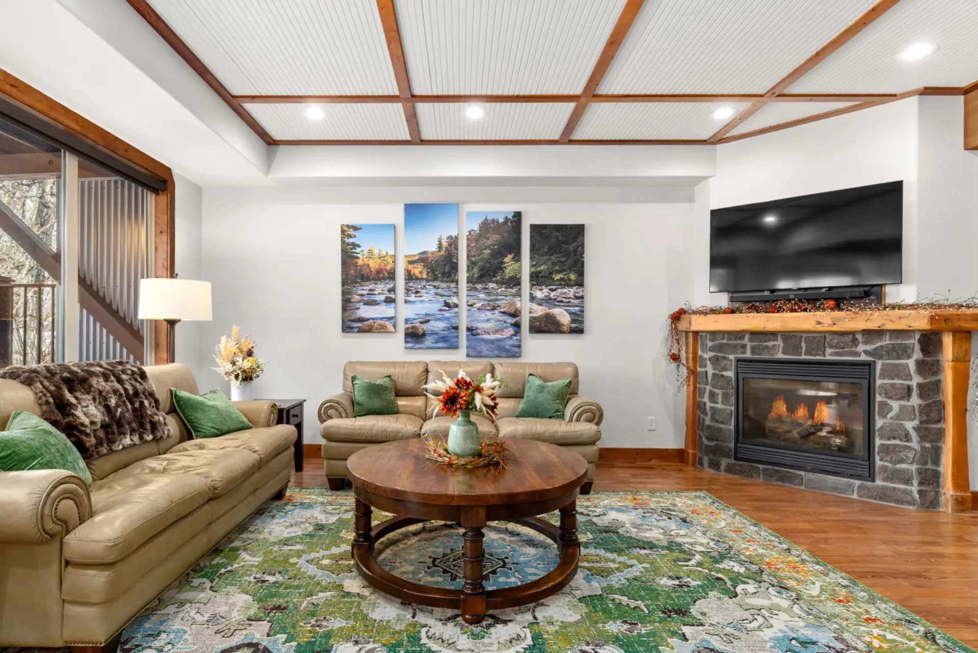 Living room with Fireplace