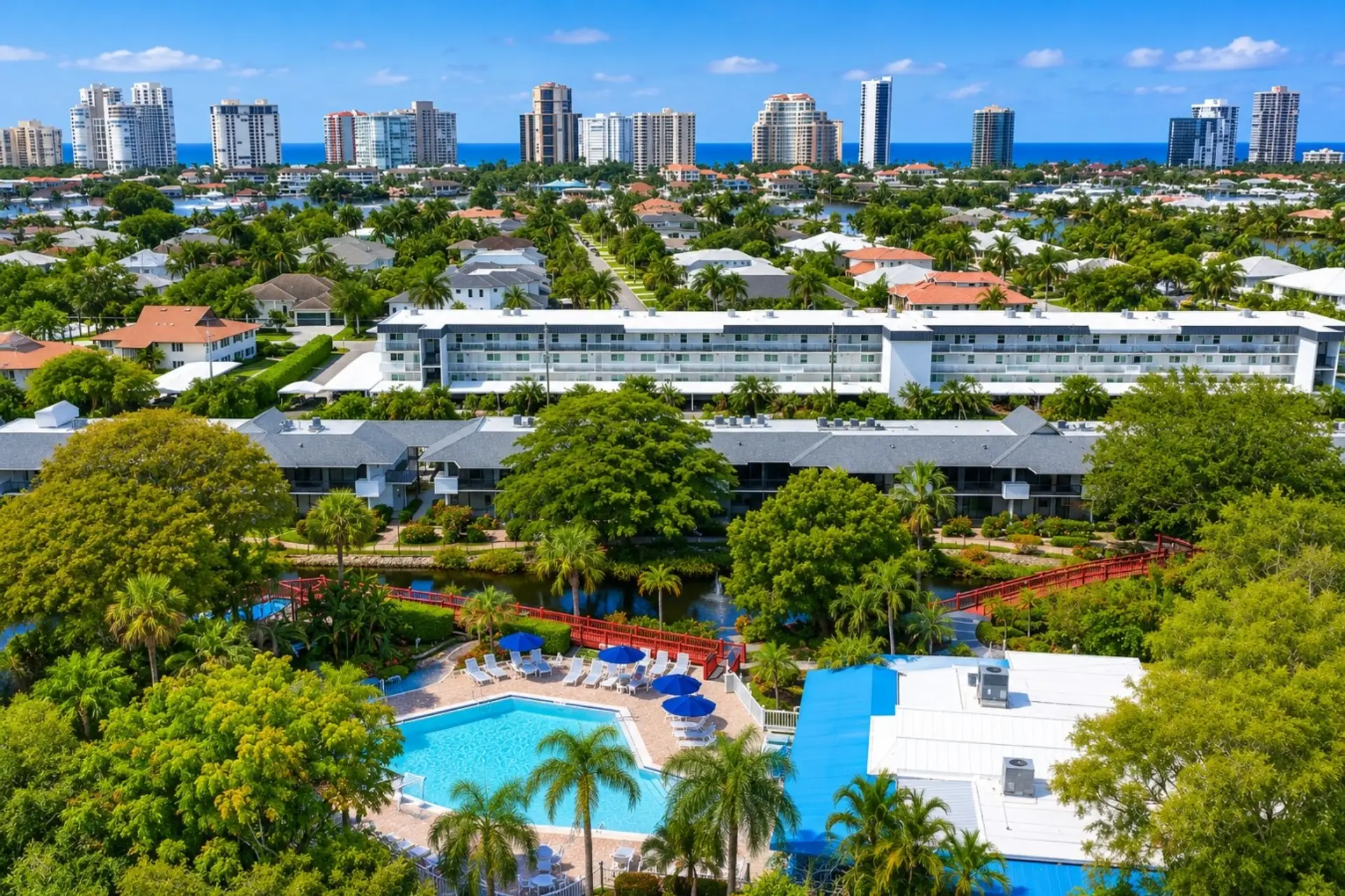 Tropical resort living in the heart of Naples