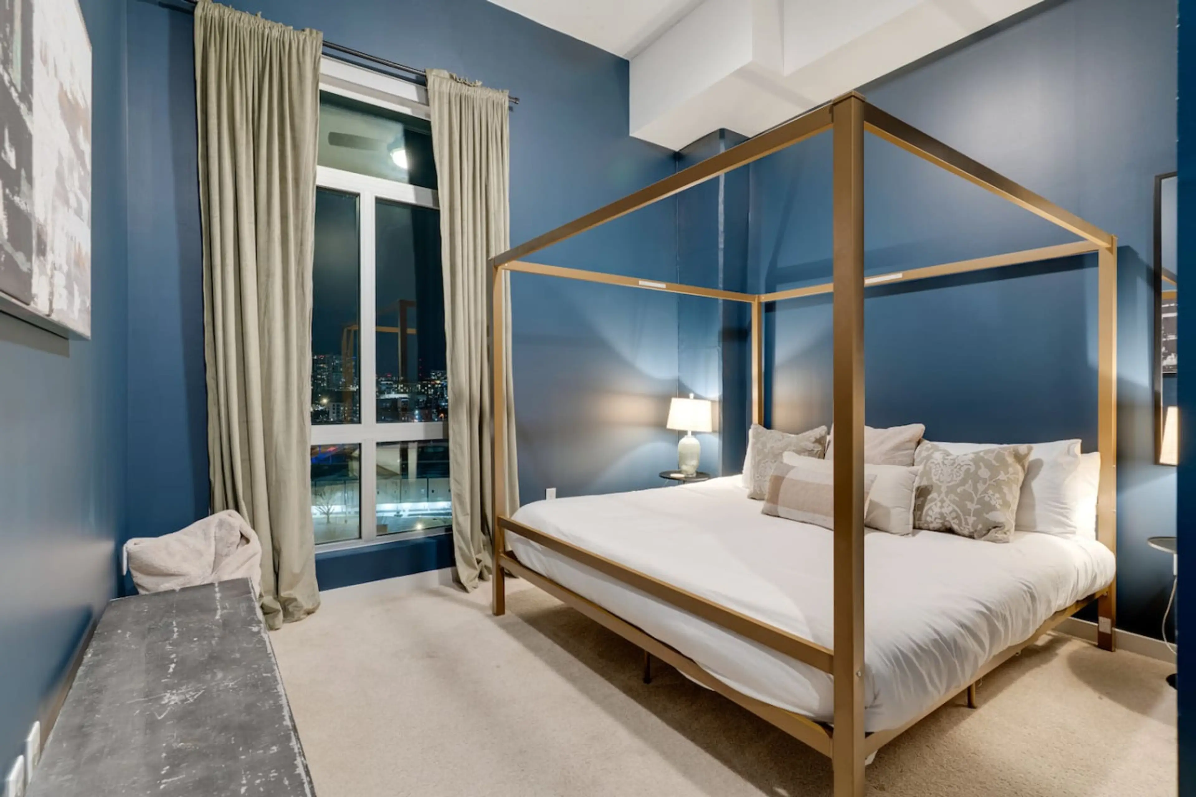 King Suite  — Luxury King bed with private en-suite bathroom.