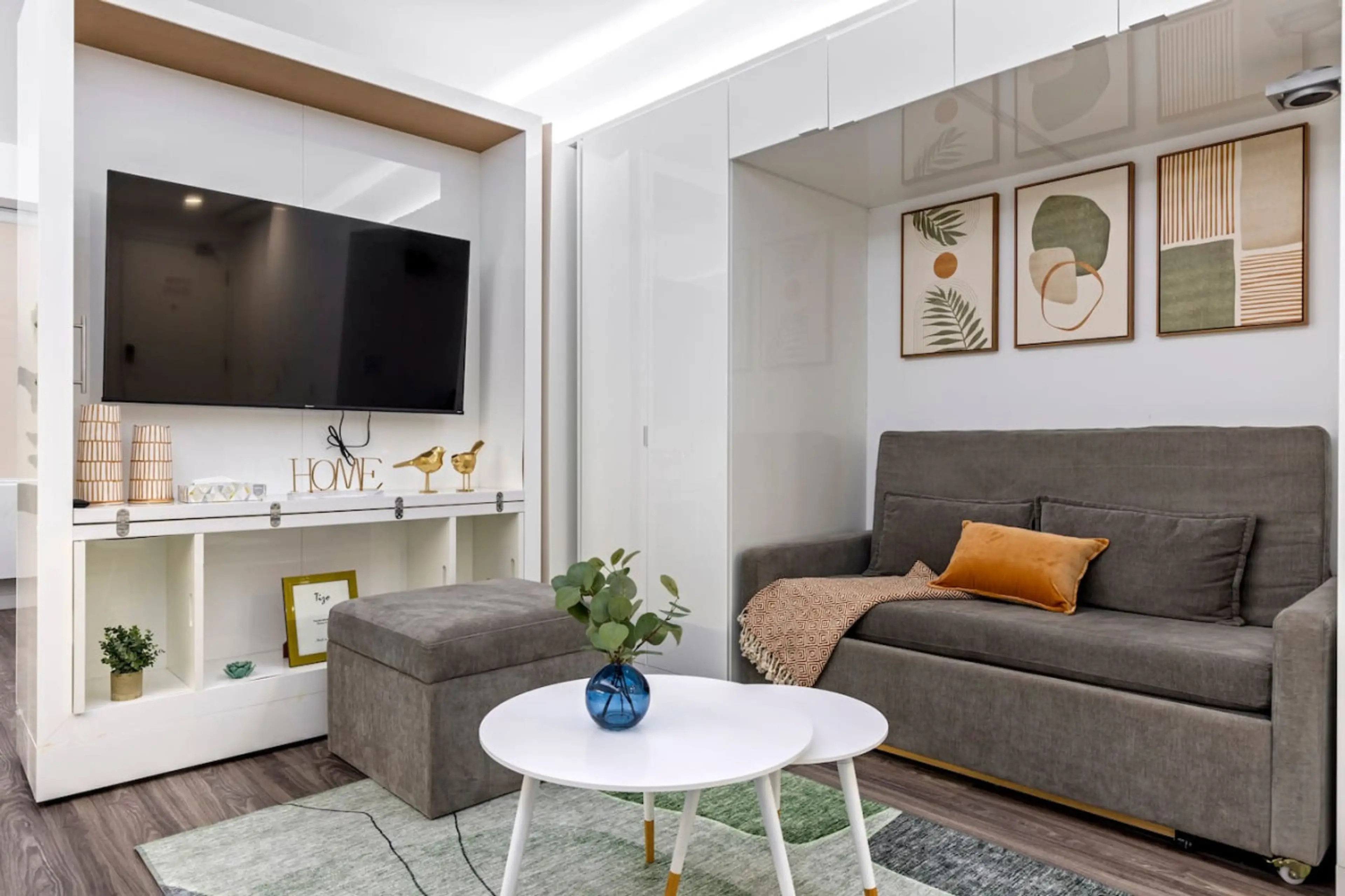 The living room invite you to relax and unwind, with a layout designed to maximize comfort and tranquility.