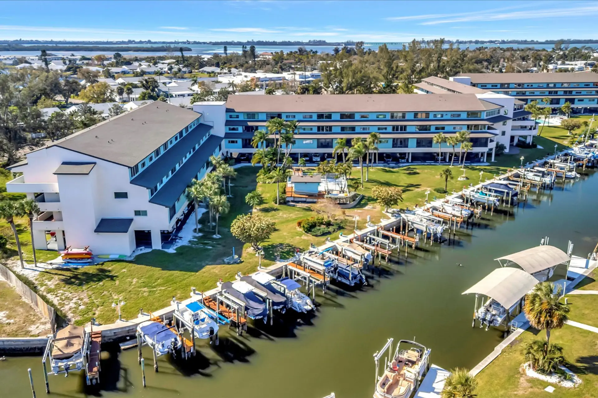 Rare Higher Rise in West Bradenton on the Canal