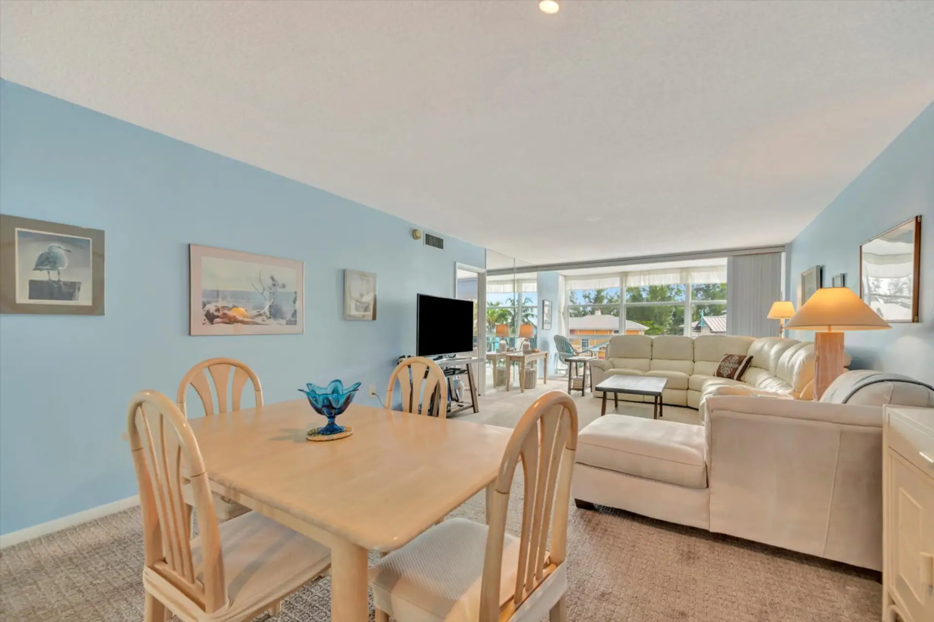 Quaint condo setting on beach and near activities