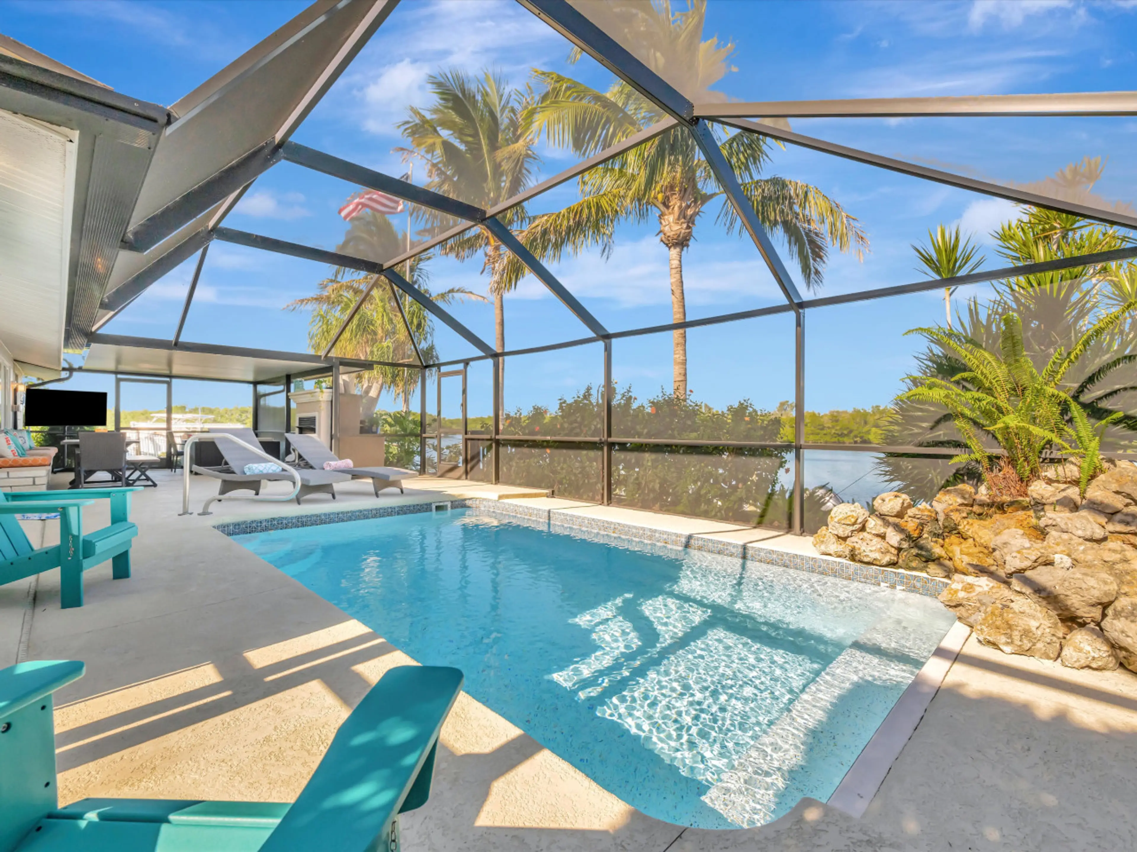 Screened Lanai with Ample Seating, Pool, SmartTV, and VIEW!