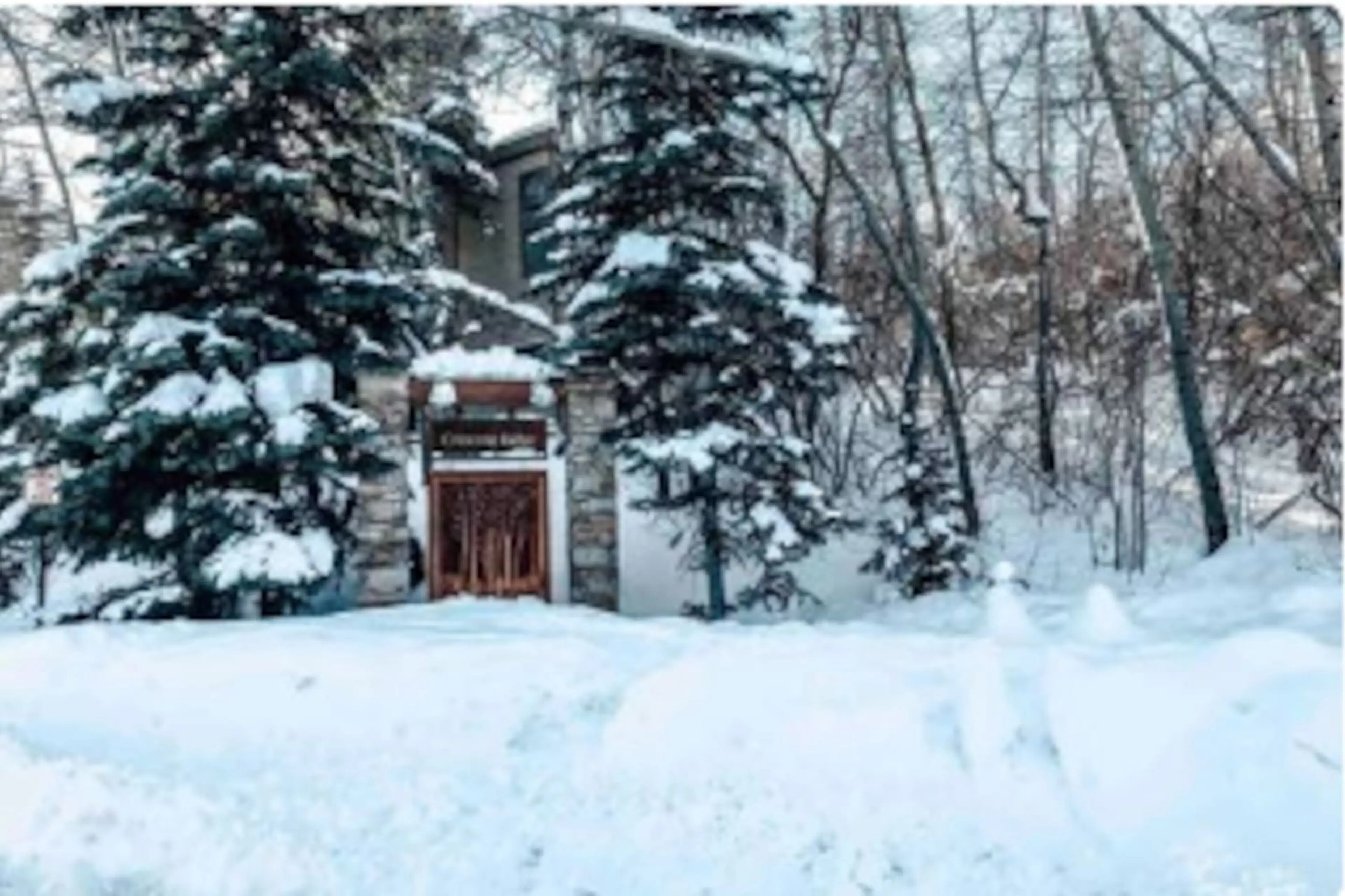 Located in the quiet Crescent Ridge Neighborhood.  The condo sits close to several Ski lifts a short walk away