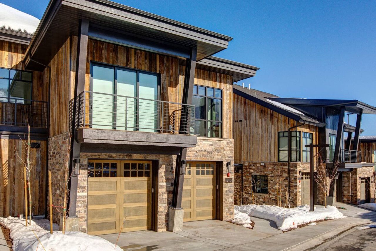 1910 Stone Hollow