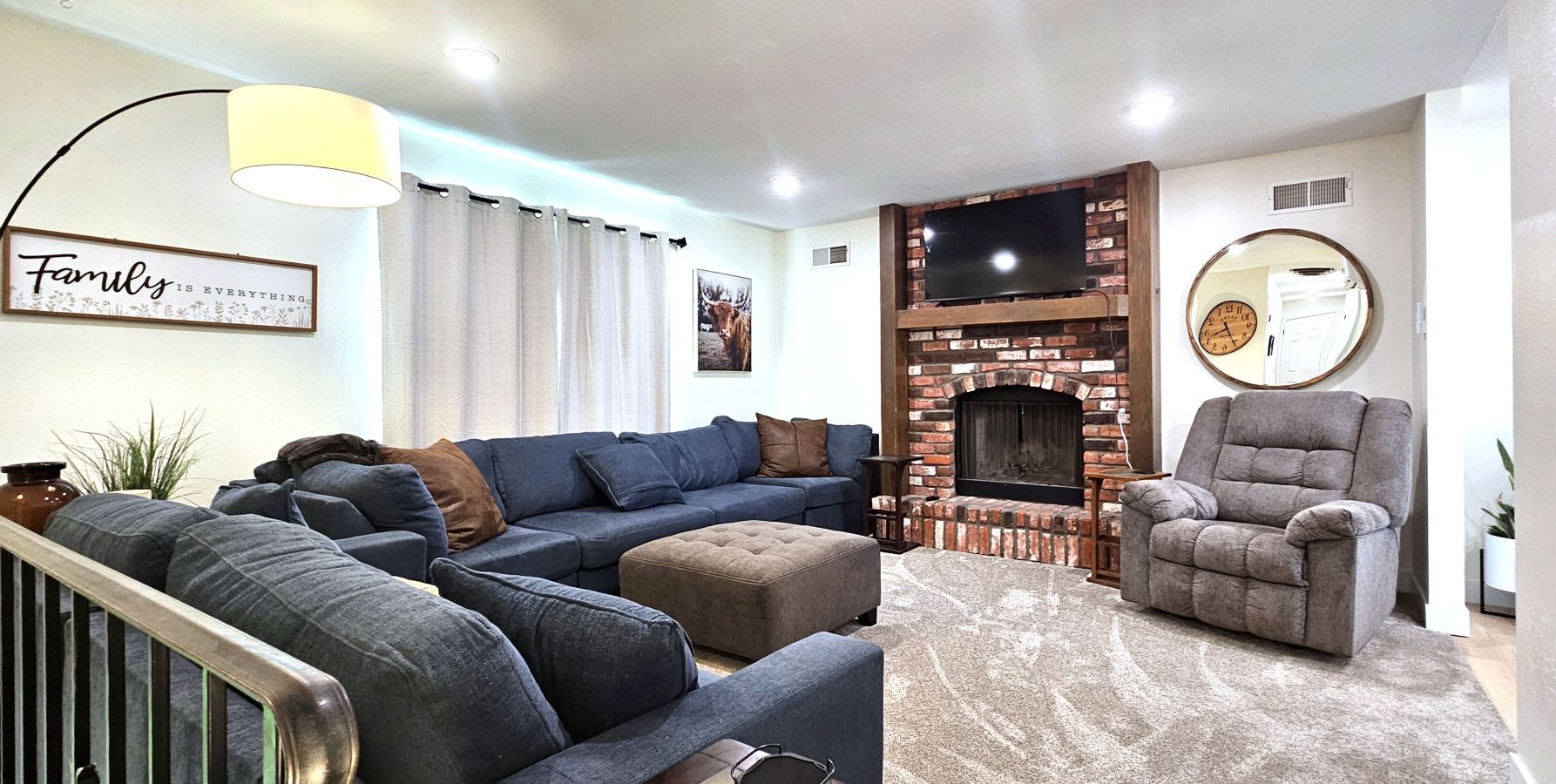 Paddleboards, Air Hockey, Grill, Fire Pit, W/D, Brkfst, Sleeps 16