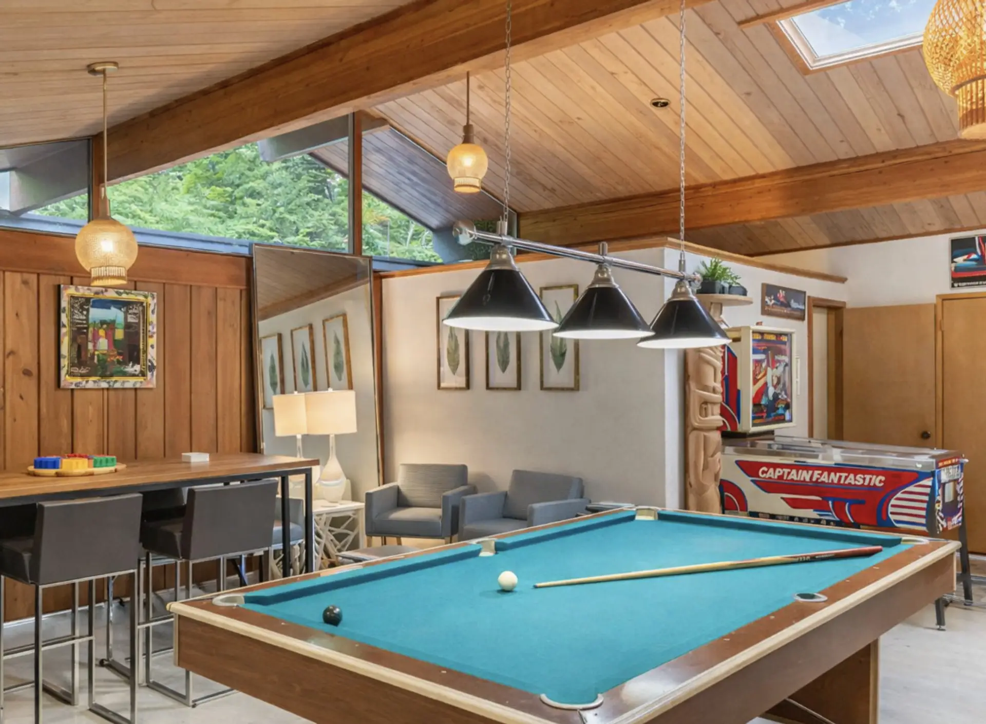 Tiki lounge - pin ball, pool, xbox, tv, games