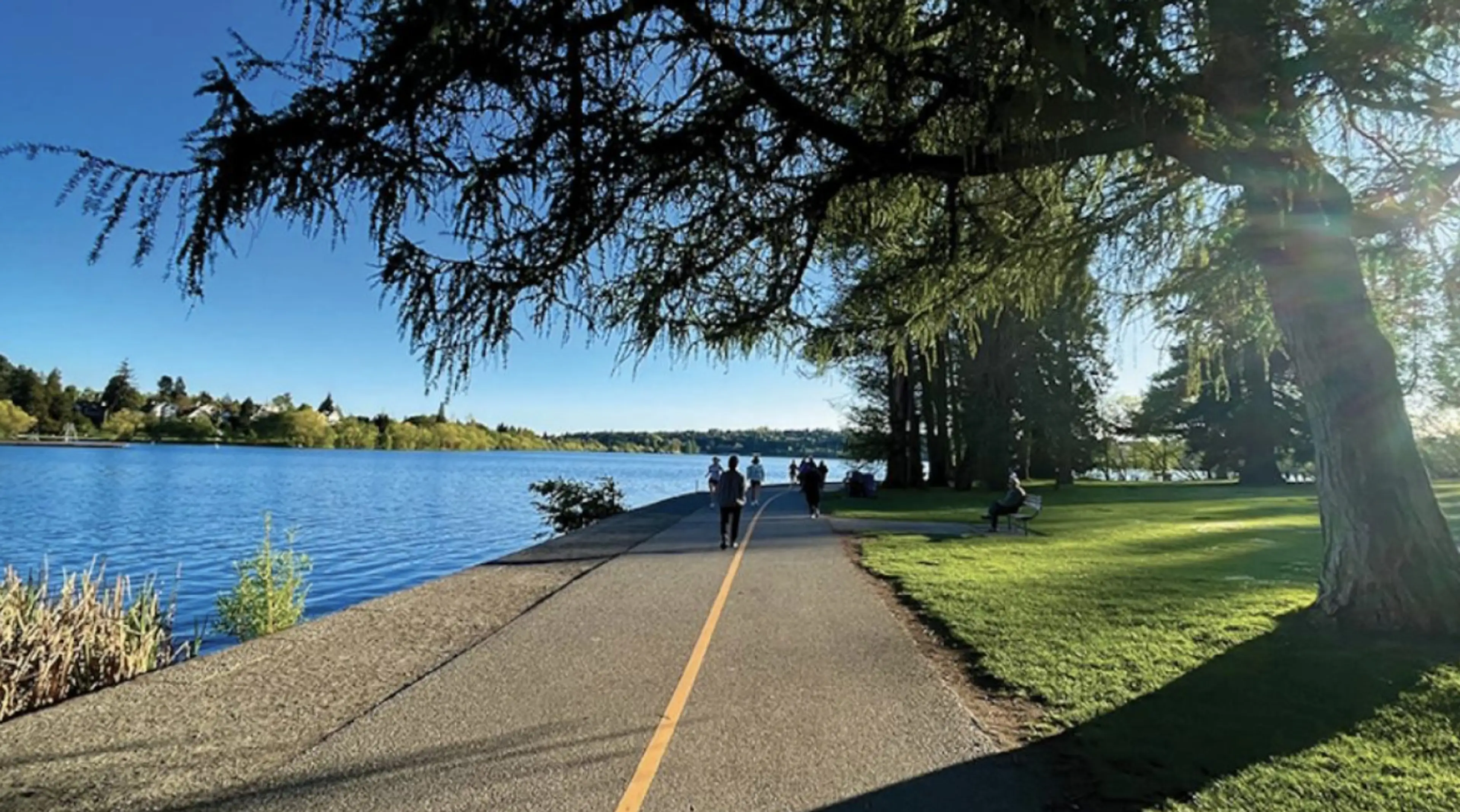 The eclectic and comfortable neighborhood of Green Lake is just a few minutes north of downtown Seattle.