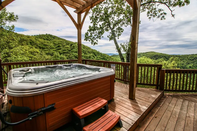Hot tub with steps and endless mountain views