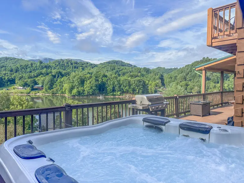 Eagles Peak hillside cabin above Watauga Lake