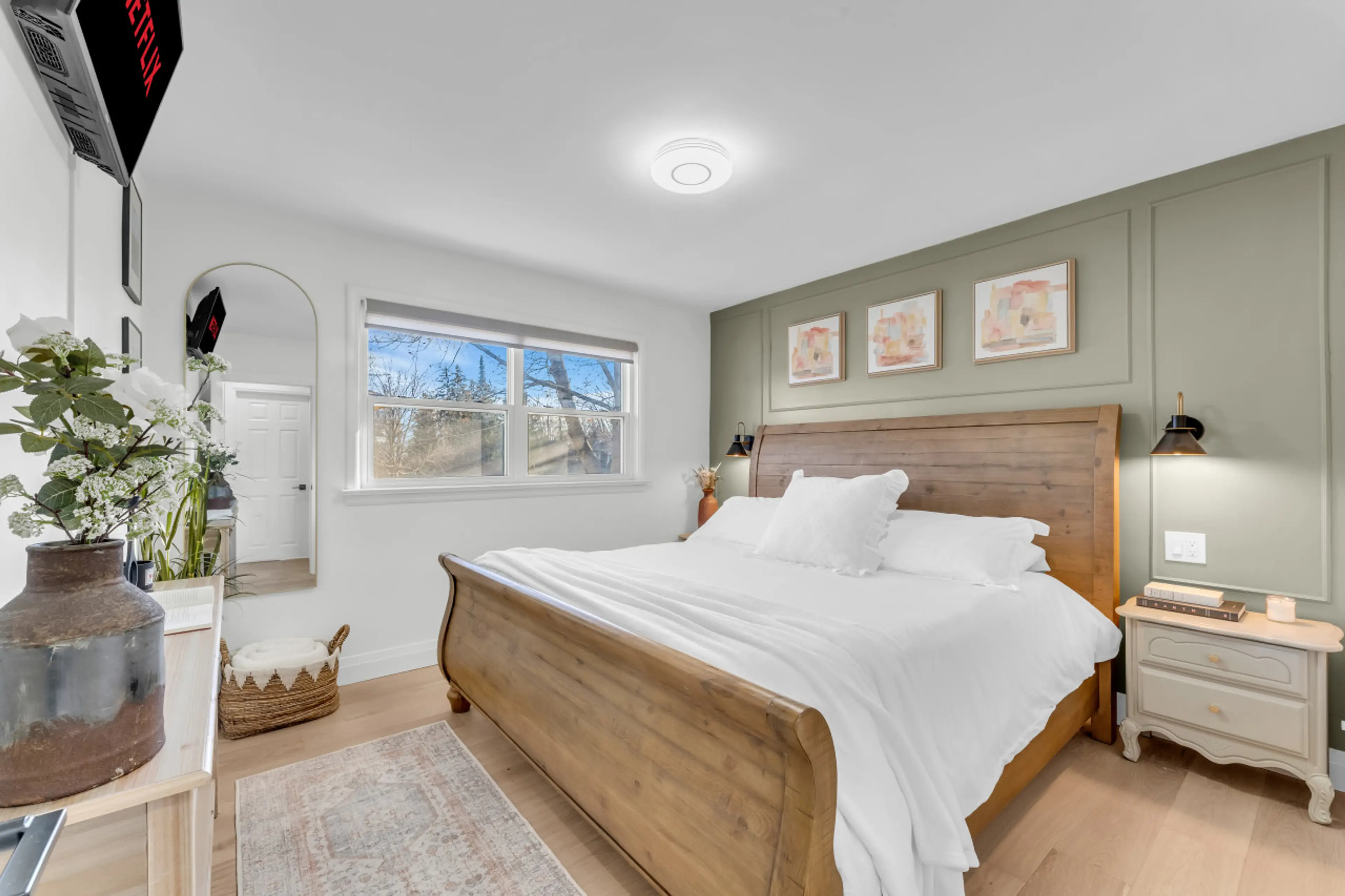 King sized master bedroom with an extra comfy “Purple” brand mattress