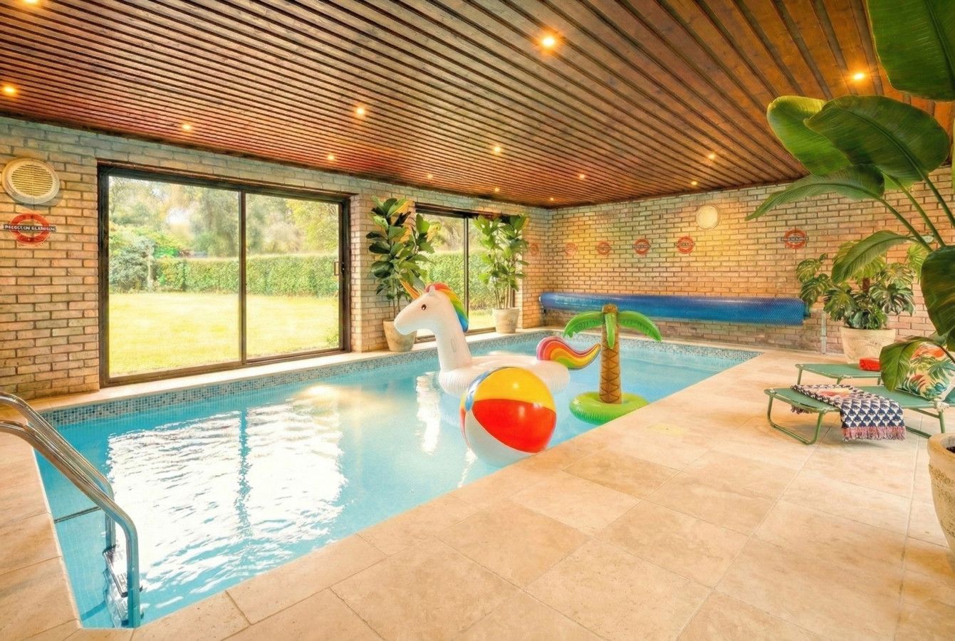 Spectacular Cambridge City home, heated indoor pool
