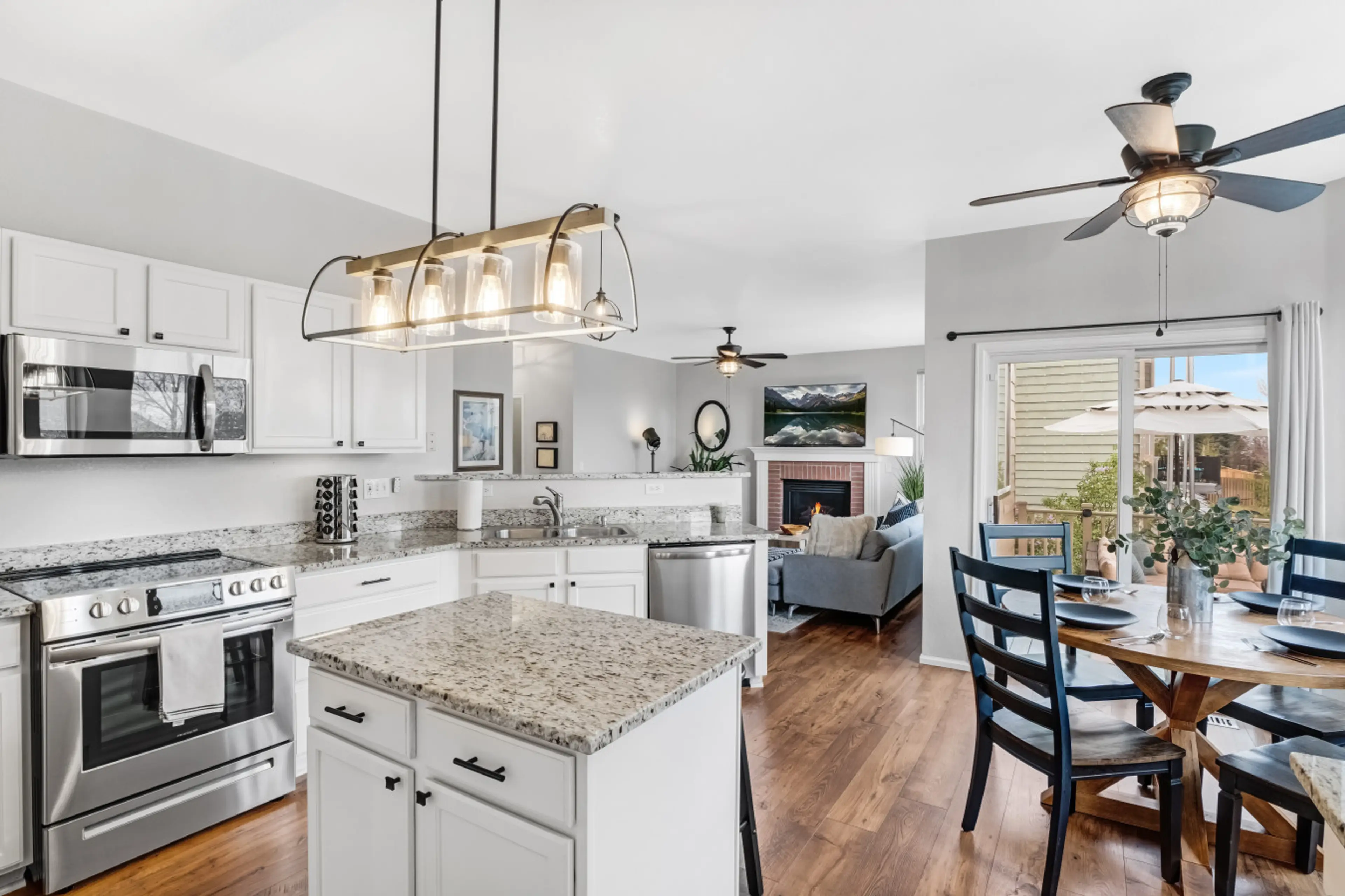 This full kitchen has everything you need for home cooked meals!