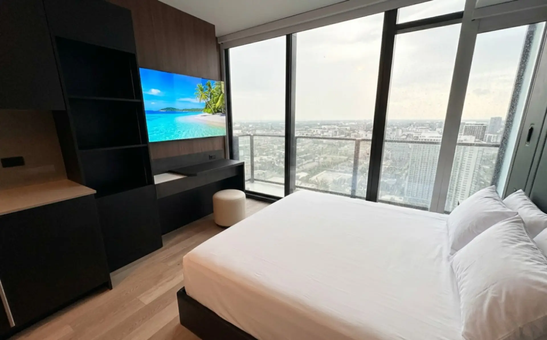 1 Living Area (4)