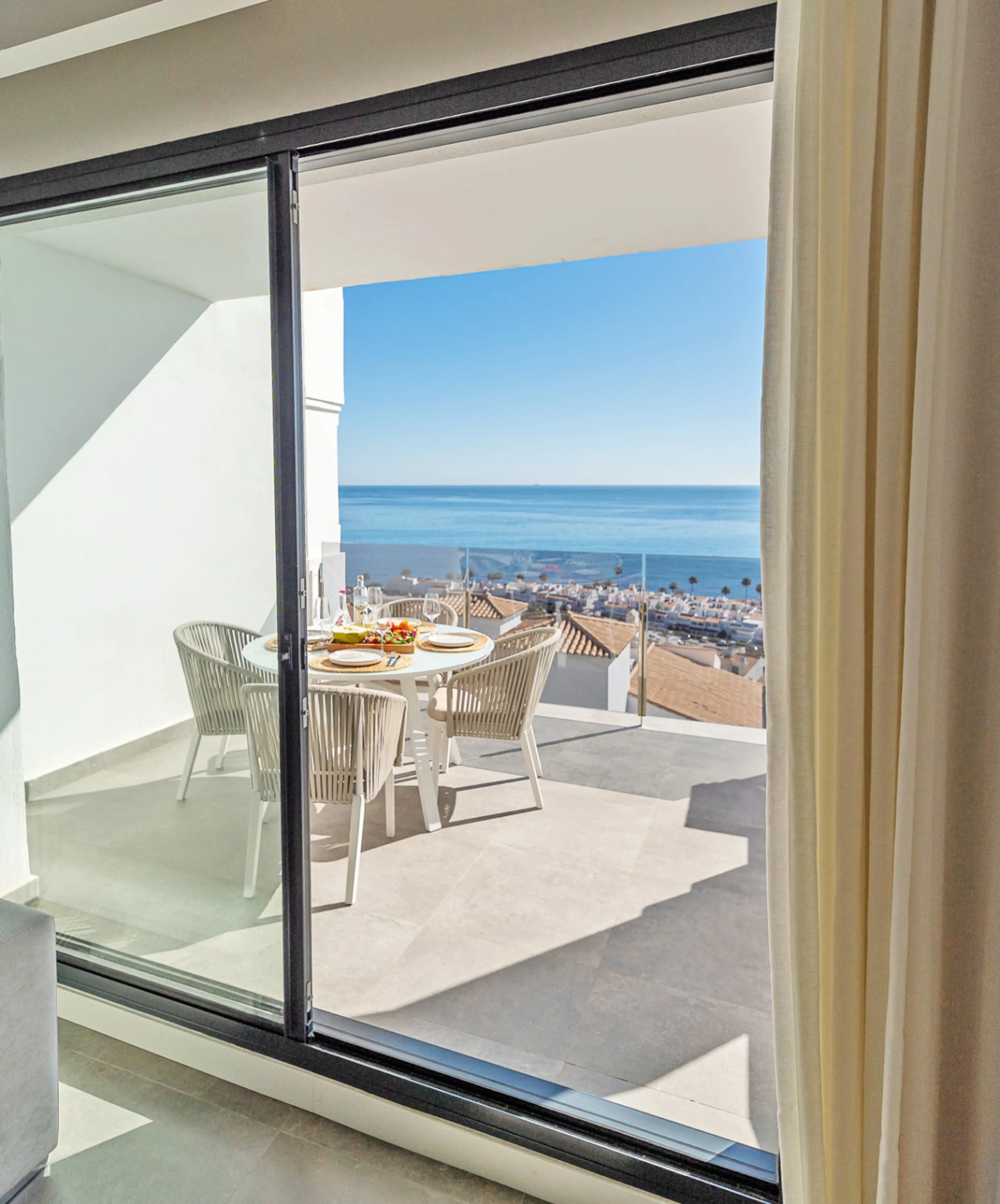 Sea view apartment with huge terrace