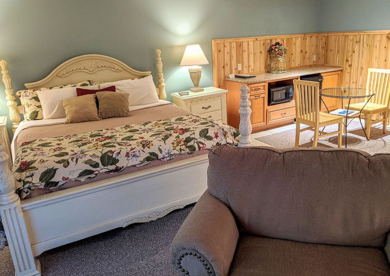 Springbrook Room (Springbrook Inn)