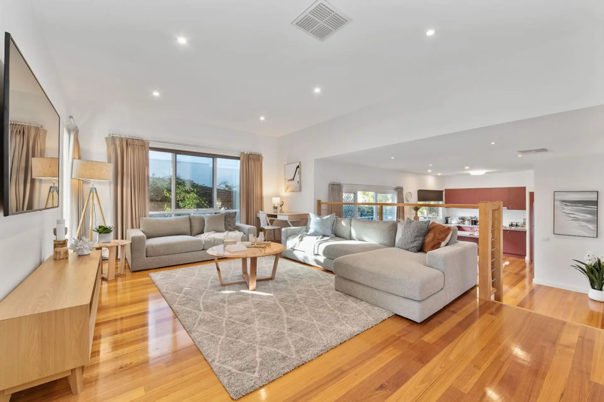 Lounge is on a higher level with 3 Steps down into the lower level of the house.The Lounge room has an enormous 75" Smart HDTV with free Netflix, iView, SBS on Demand, 9Now and 7Plus etc.