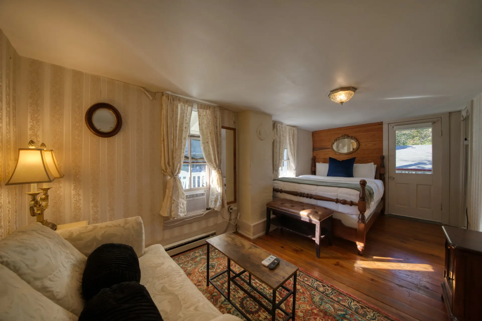 Queen Size Bed + Sitting Area