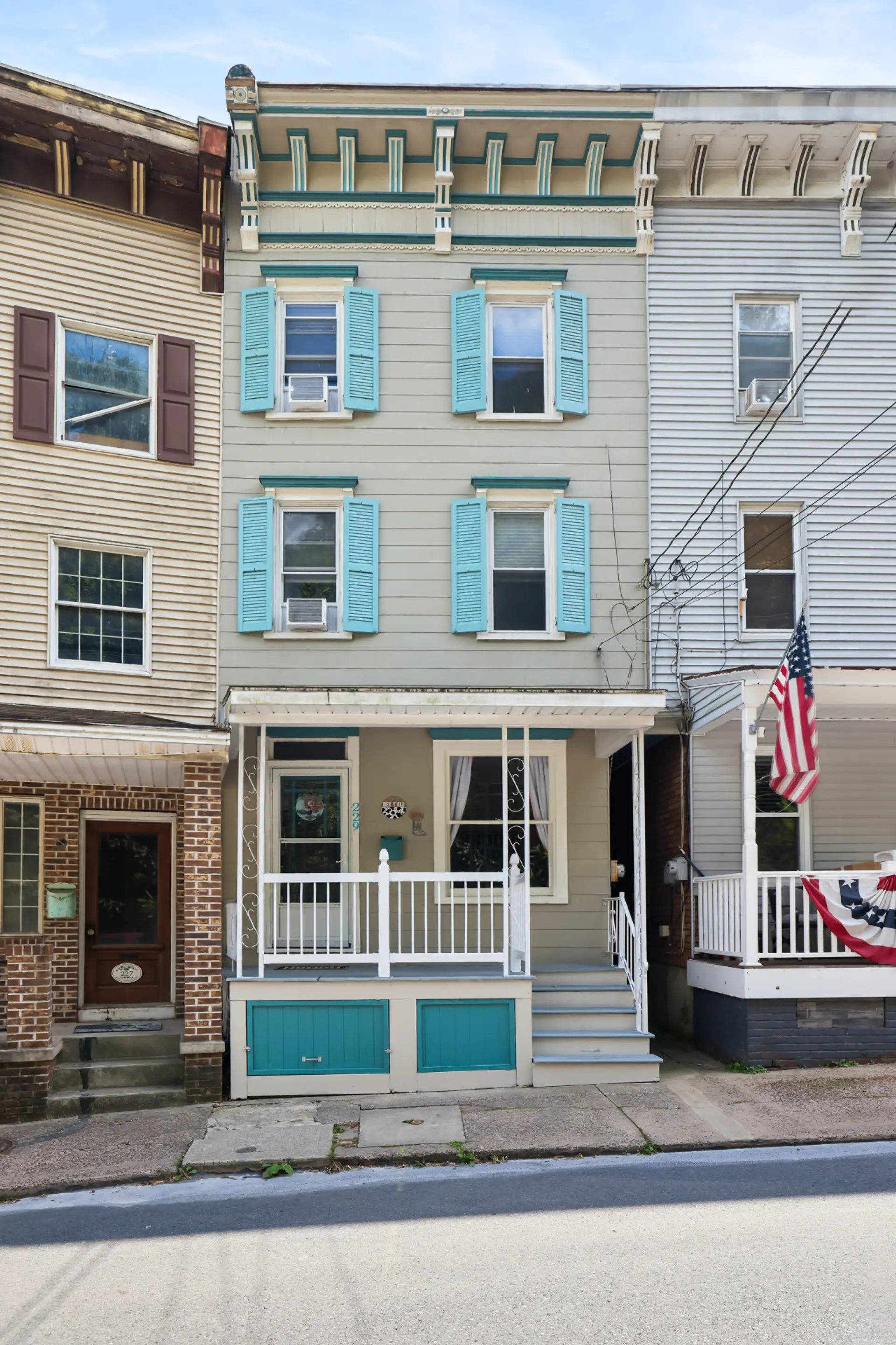 Get ready to kick your boot off in our western themed airbnb!