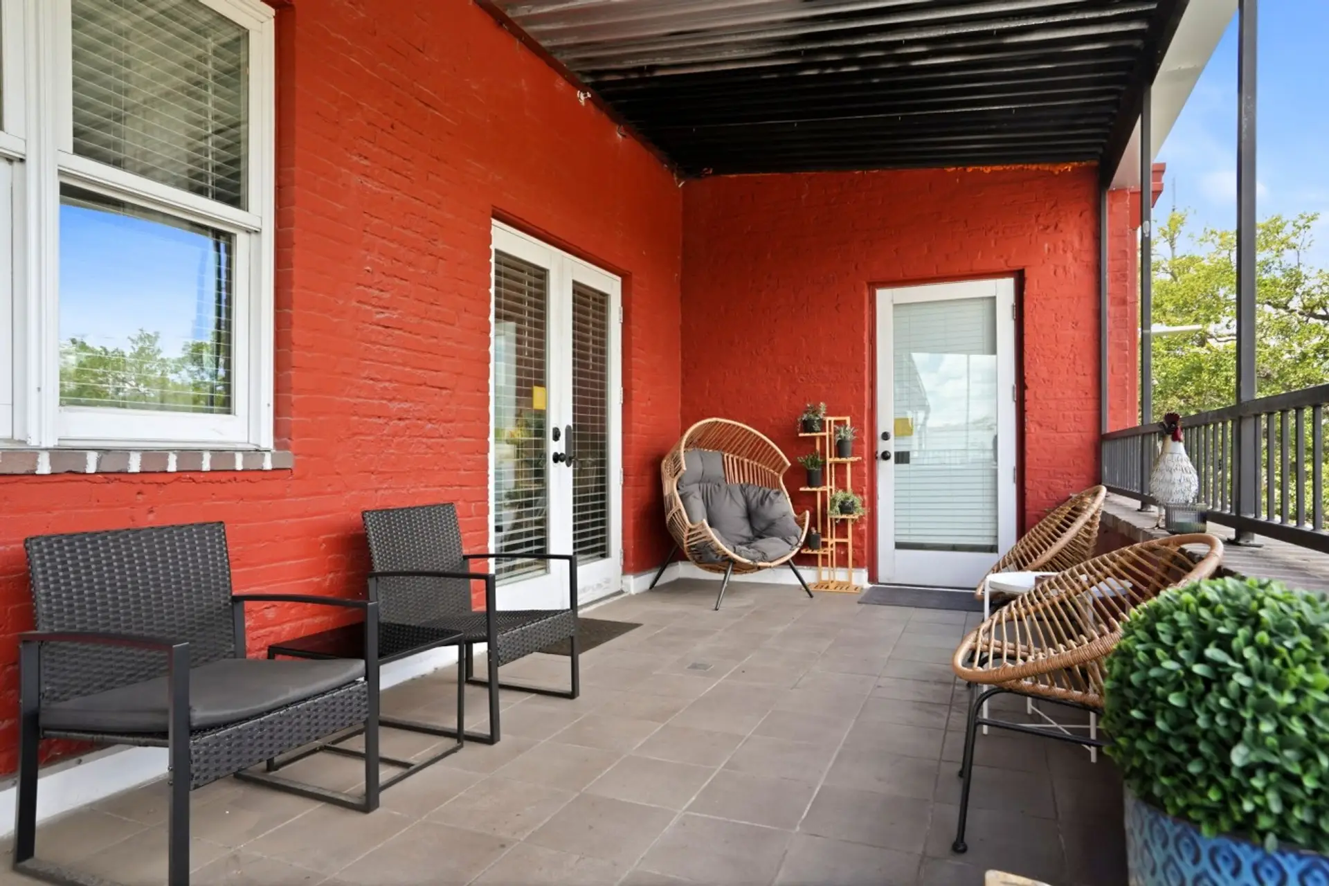 Balcony is shared with 2 other apartments