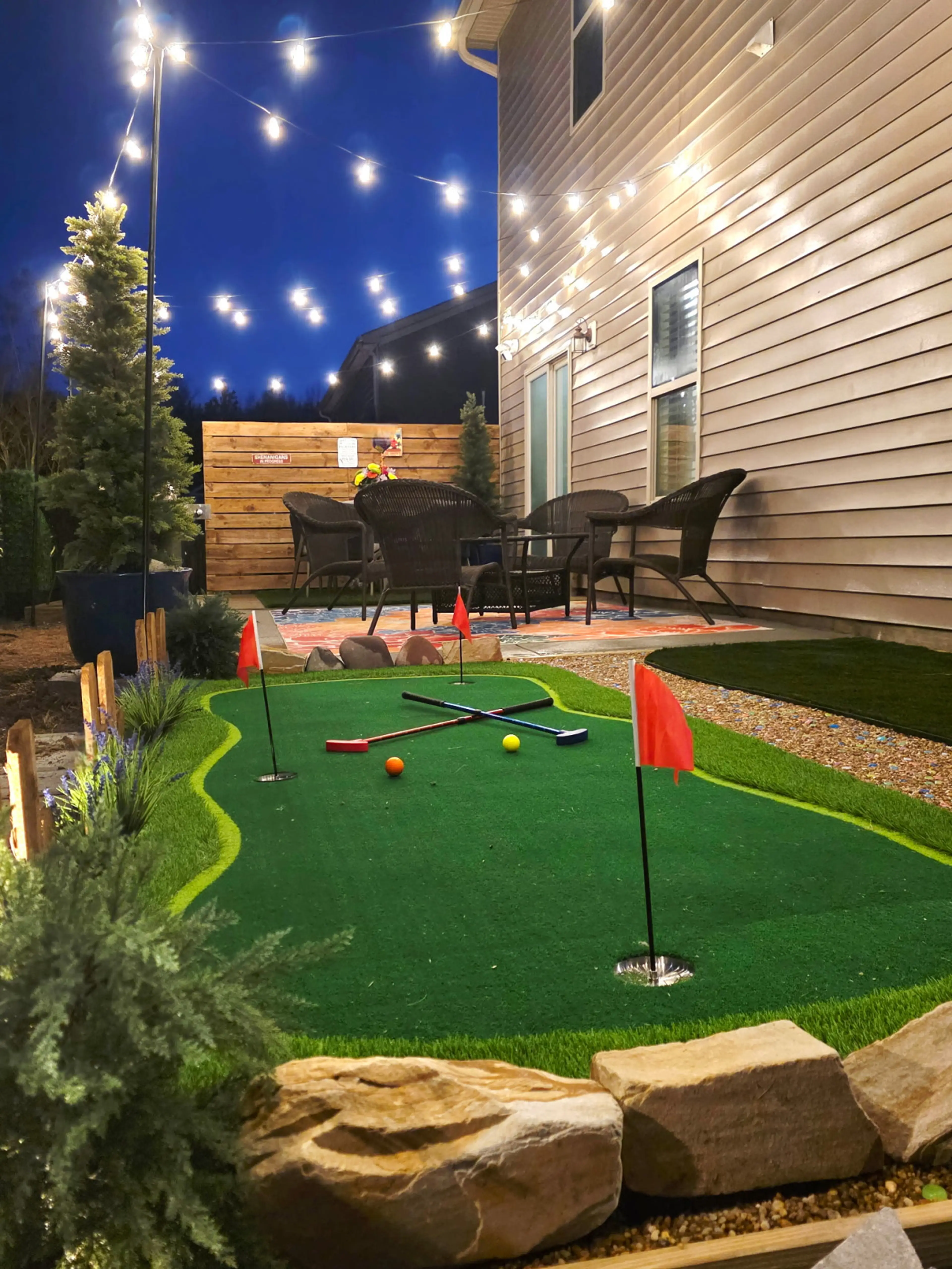 Backyard oasis perfect for relaxing and entertaining 🌿 Enjoy a private putting green, grill, Connect 4, and plenty of comfortable seating under ambient lighting—ideal for unwinding after a day out or hosting a cozy night in.