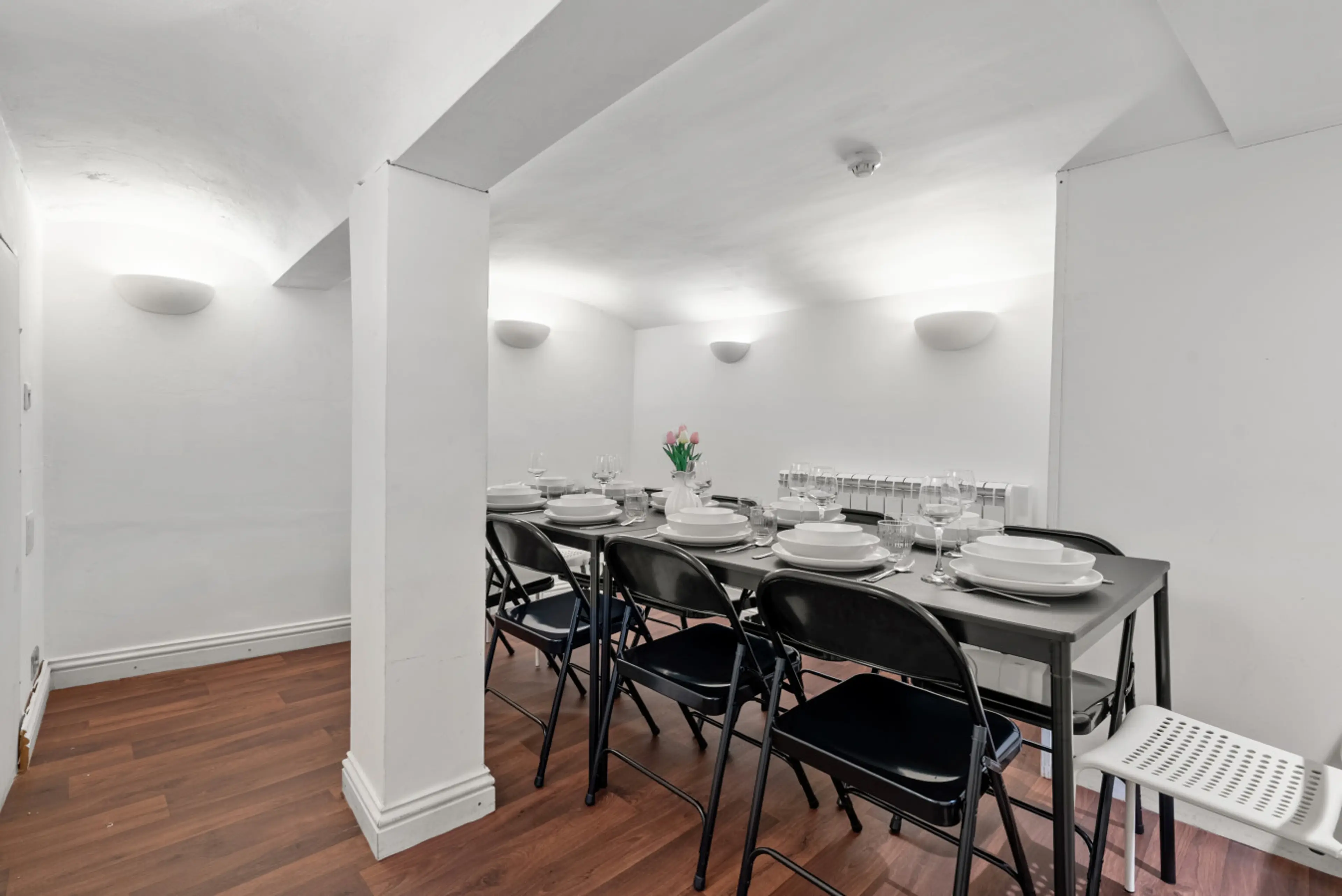 Dining Area – Full Table - Large dining table perfect for shared meals, group gatherings, or planning your day together.
