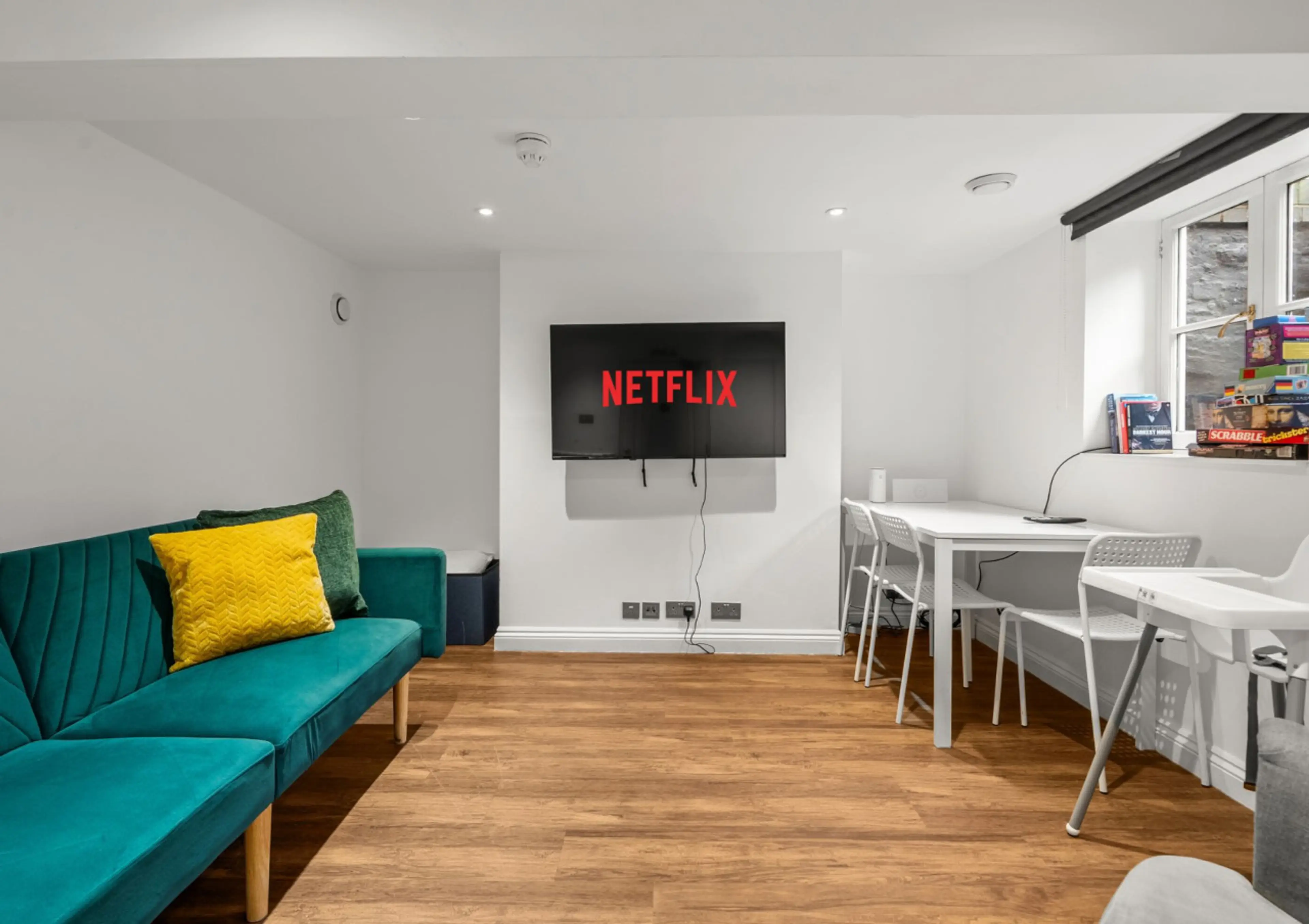 Shared lounge located in the basement with TV and Netflix access for entertainment and relaxation.