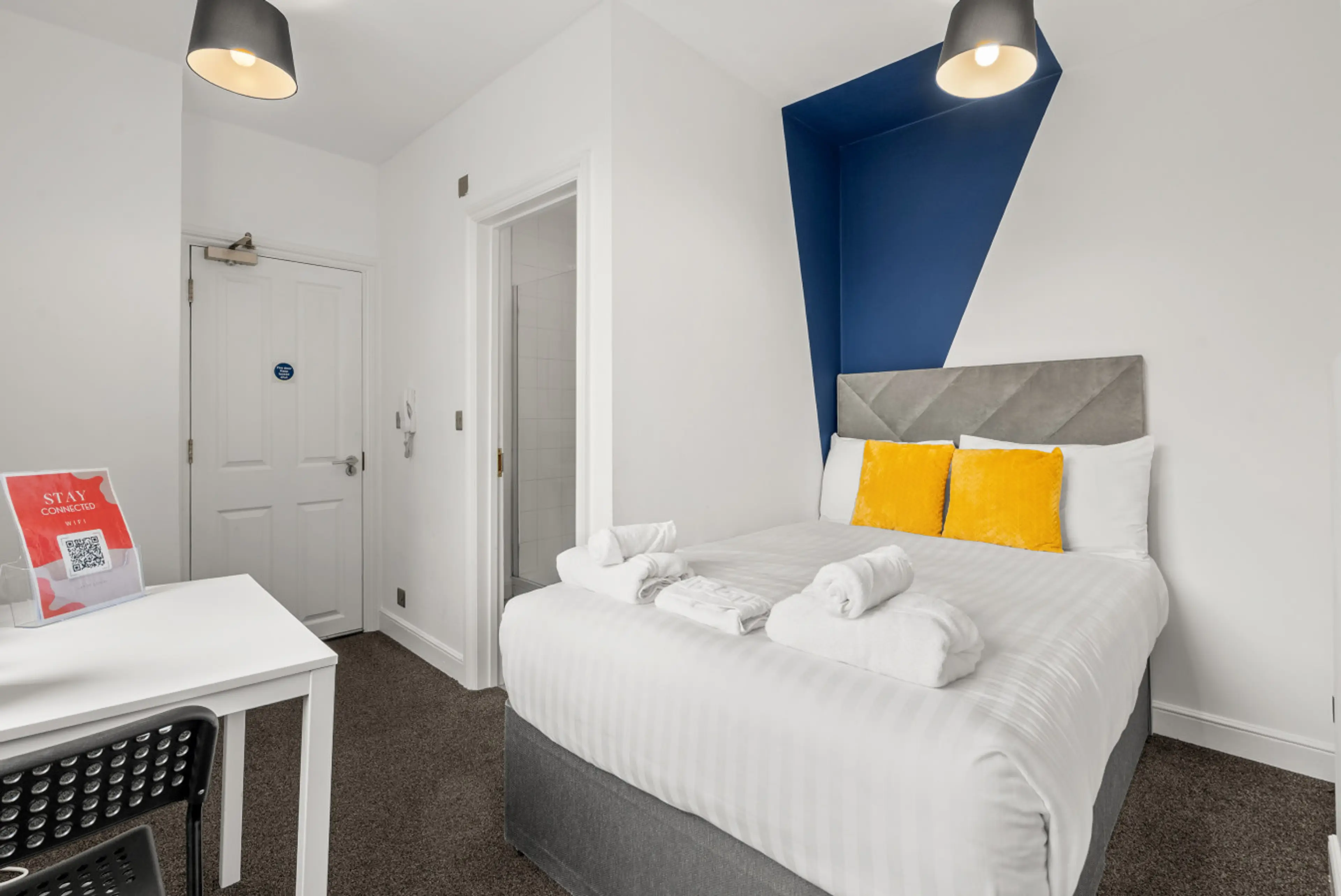 Room 4 – En-suite 1st floor Bed - A calm and practical bedroom layout offering both comfort and privacy.