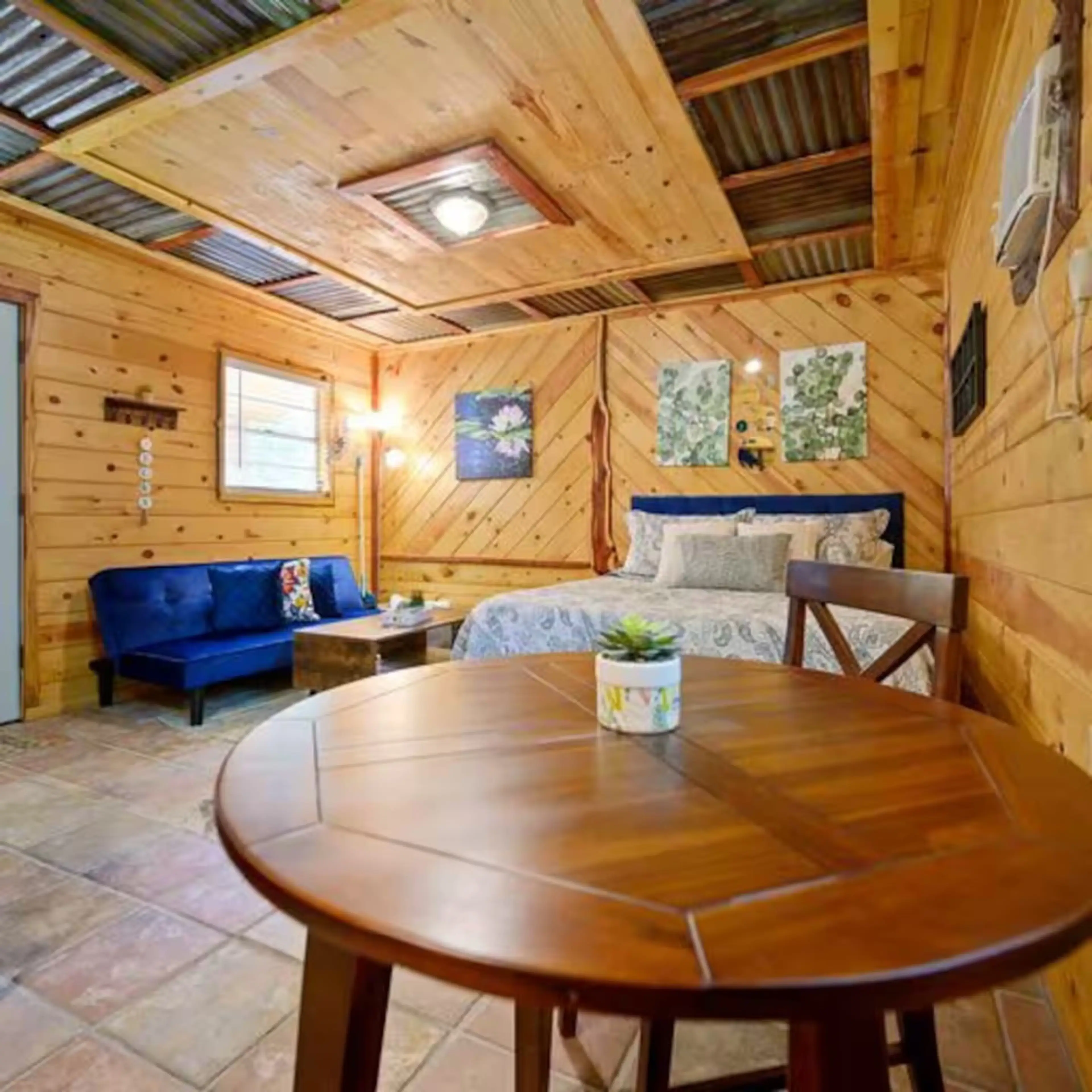 Cabin Broken Bow, Oklahoma 1 bedroom,1 bed,1 bath, Sleeps 3 (300sqft)