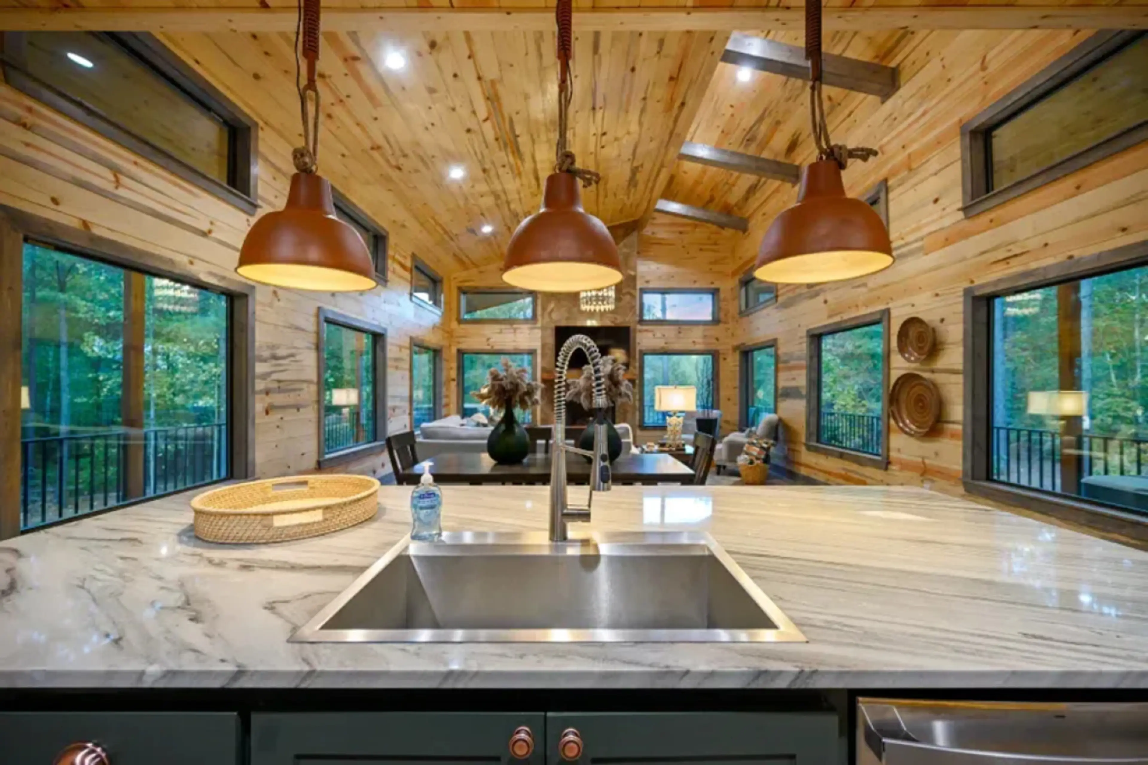 Cabin in Broken Bow, Oklahoma, Sleeps 10, 3 Bdrm, 3.5 Bath, No Pets, Hot Tub, Outdoor Fire Pit, In & Outdoor Fireplace, Horseshoe Pit, Swing, Shuffleboard, Arcade, Woodsy Views